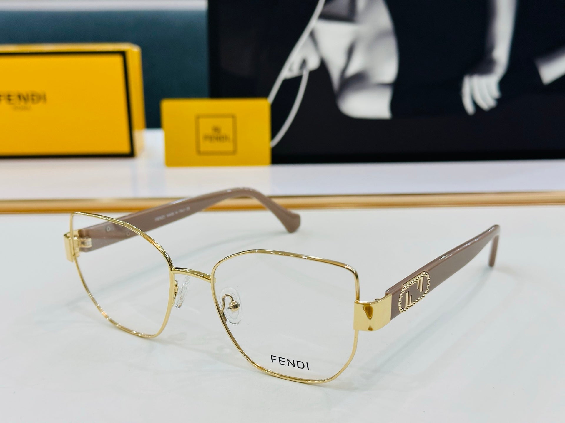 BAGUETTE SQUARE FRAME SUNGLASSES FE40051 IN METAL