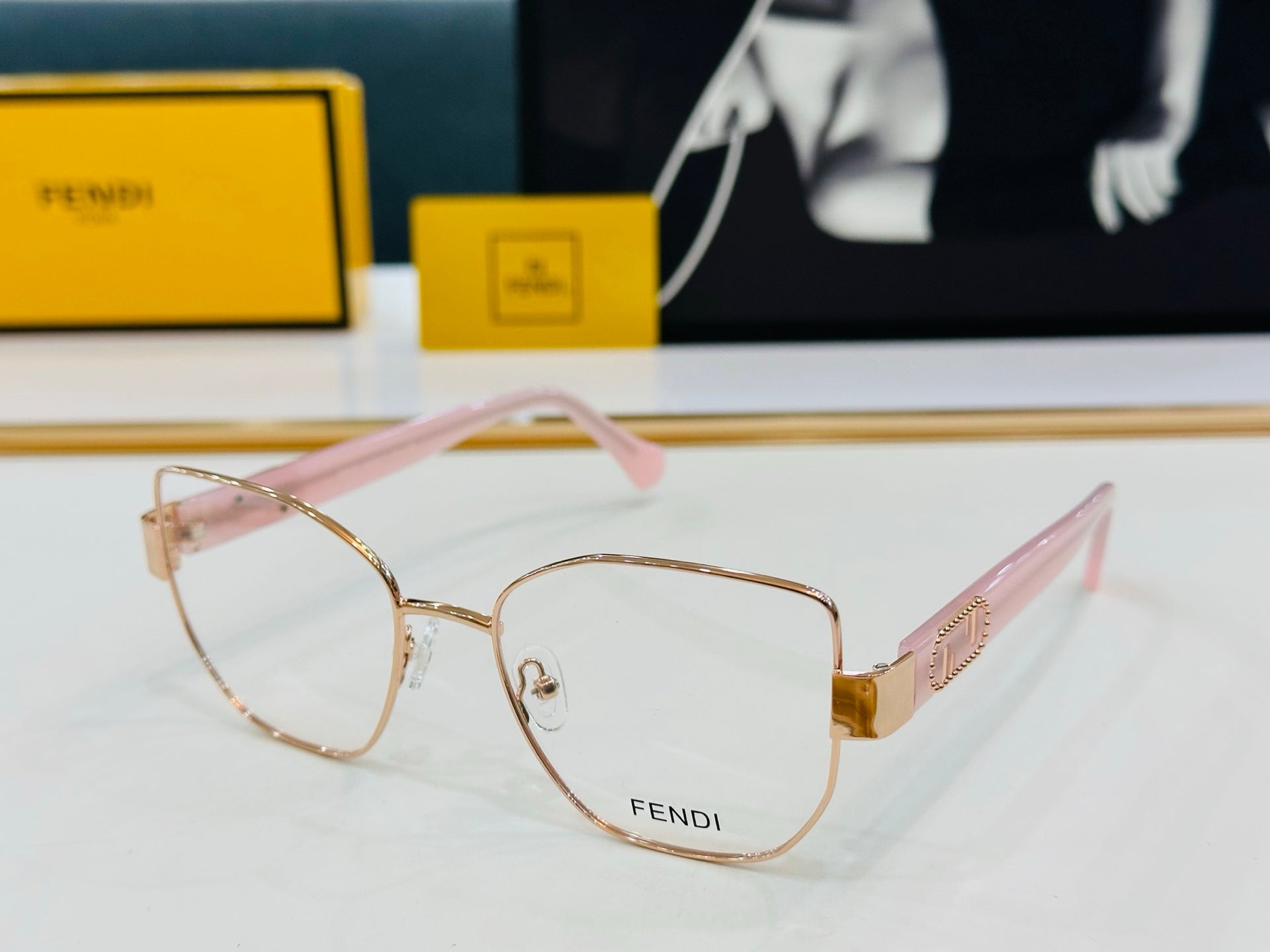 BAGUETTE SQUARE FRAME SUNGLASSES FE40051 IN METAL