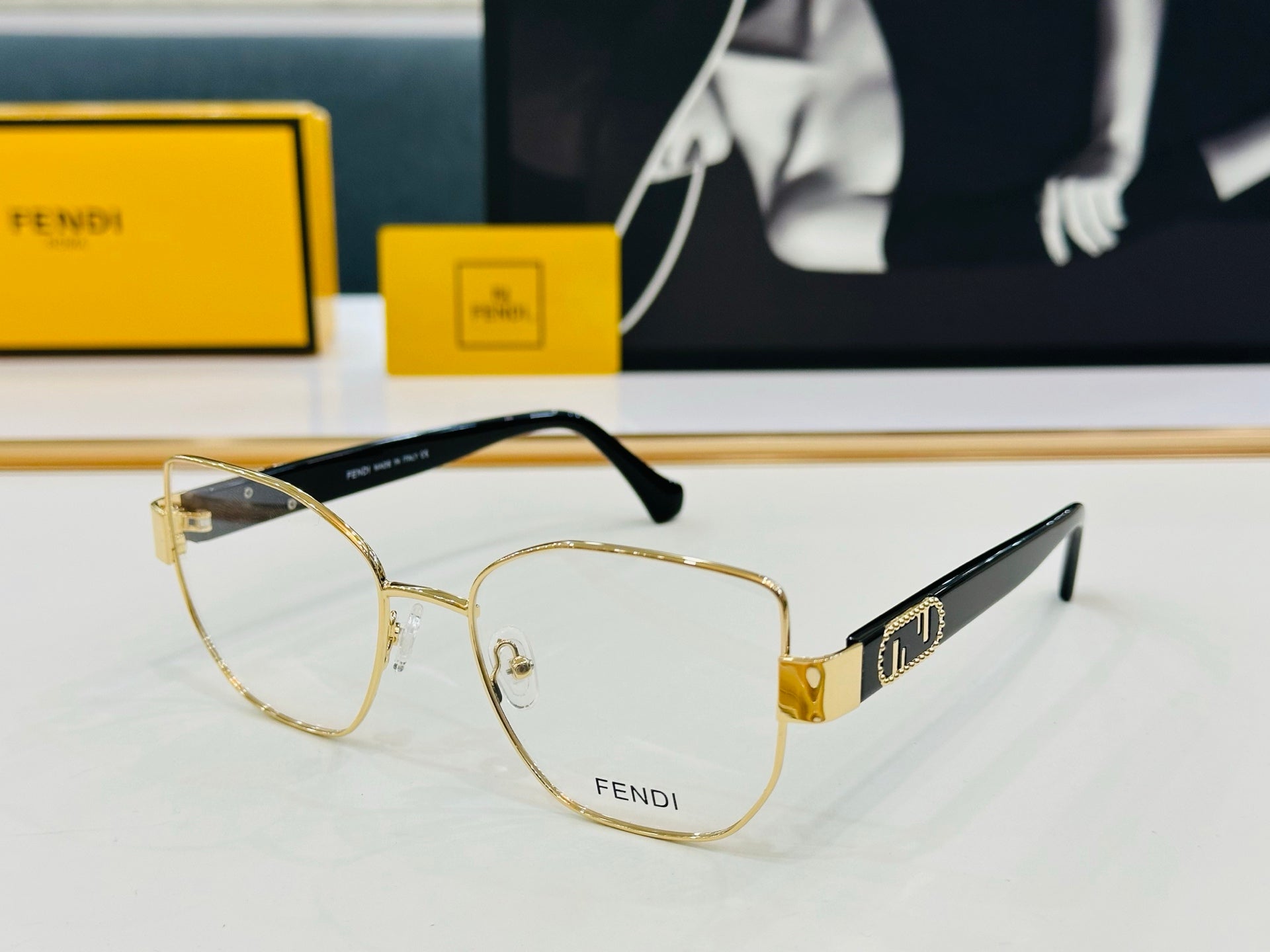 BAGUETTE SQUARE FRAME SUNGLASSES FE40051 IN METAL