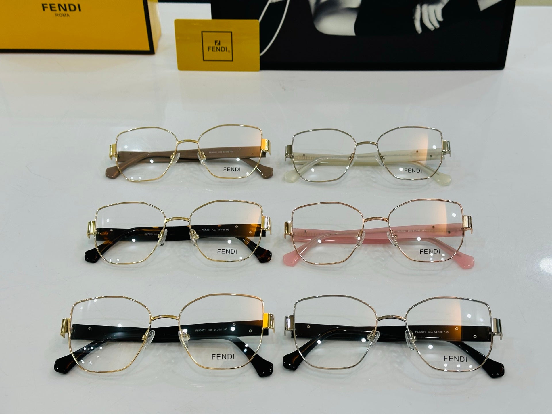 BAGUETTE SQUARE FRAME SUNGLASSES FE40051 IN METAL