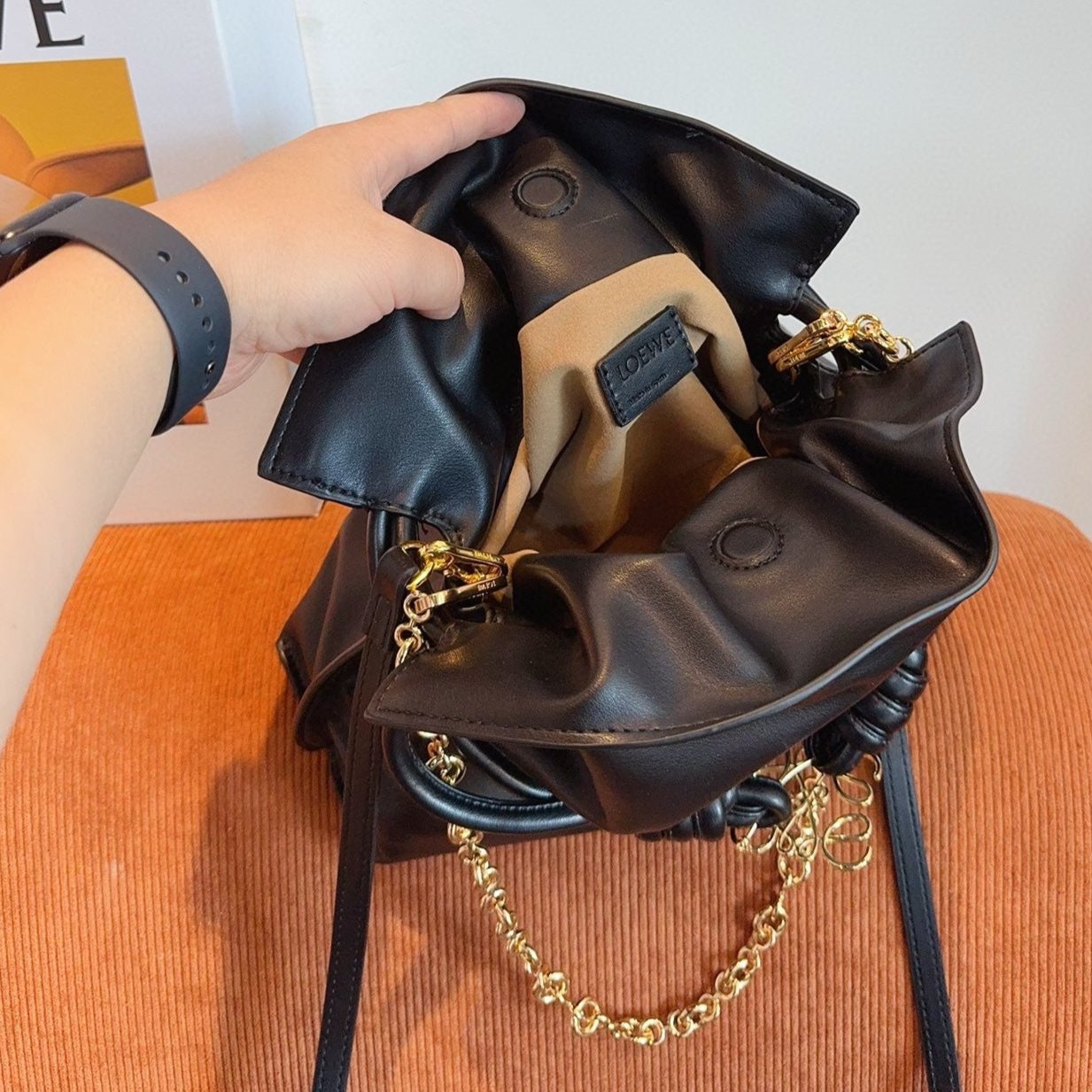 LOE 29 FLAMENCO CLUTCH IN BLACK NAPPA CALFSKIN