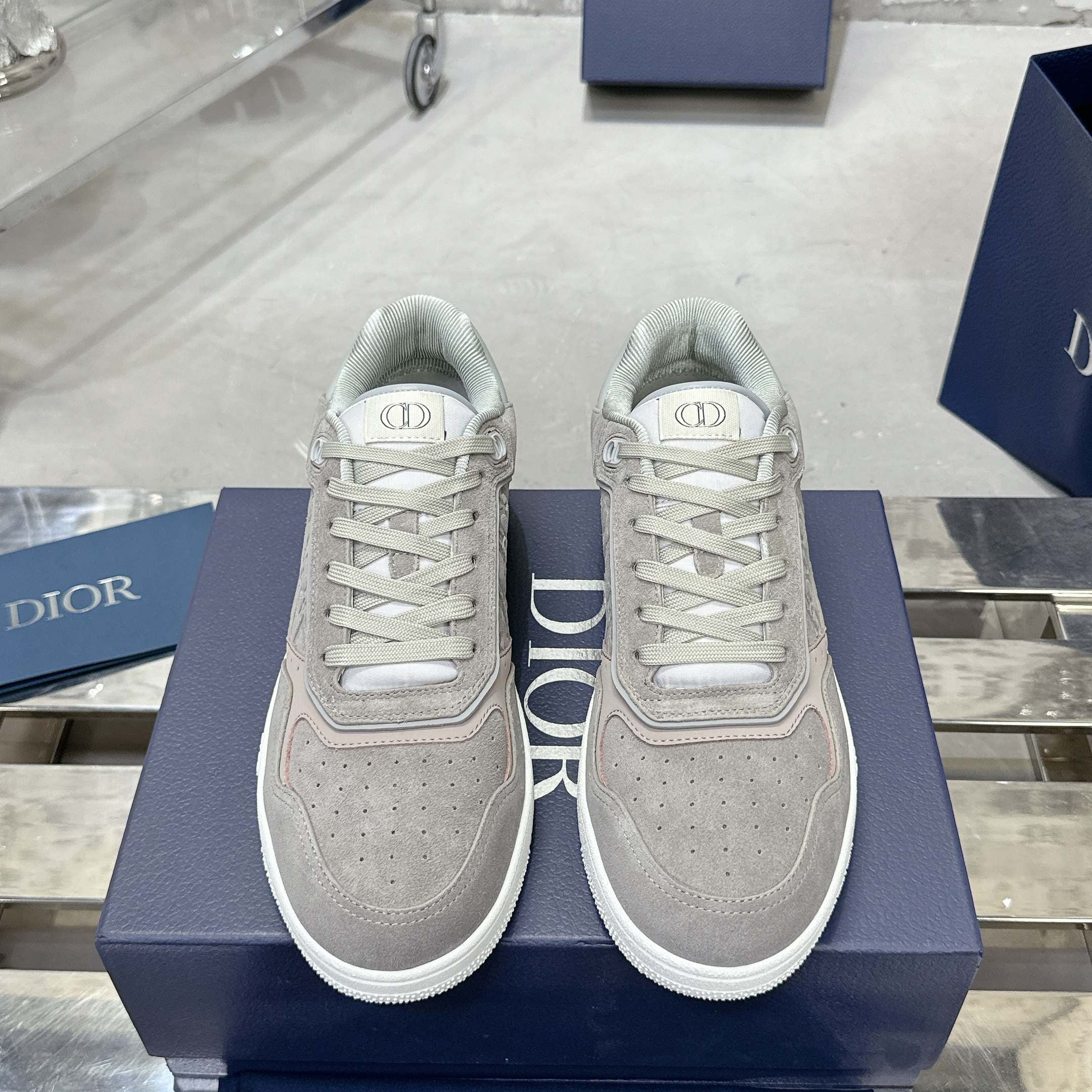 DIOR 25S B27 UPTOWN LOW-TOP SNEAKERS IN GREY CALFSKIN STYLE 6