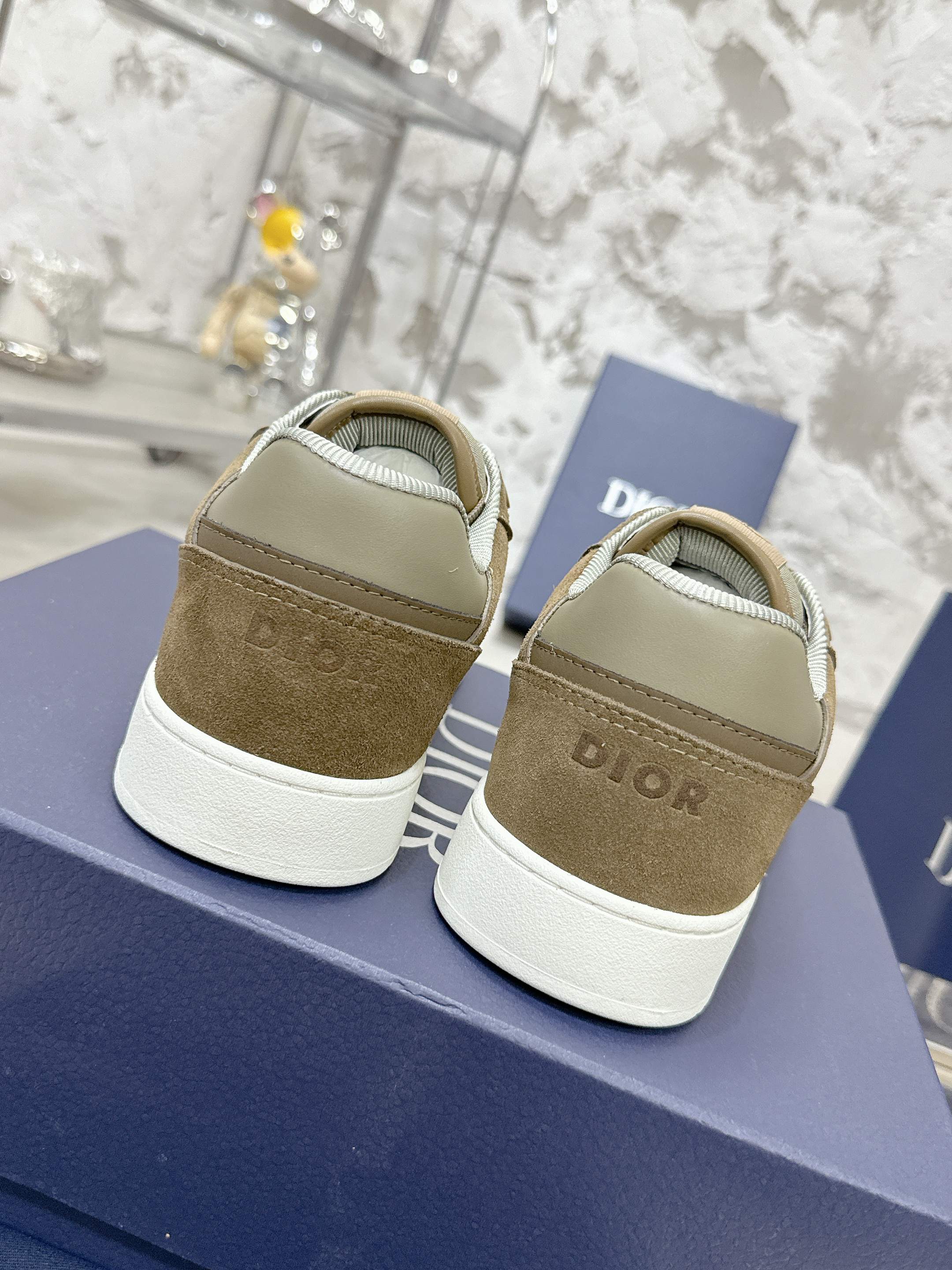 DIOR 25S B27 UPTOWN LOW-TOP SNEAKERS IN OLIVE BROWN CALFSKIN STYLE 5