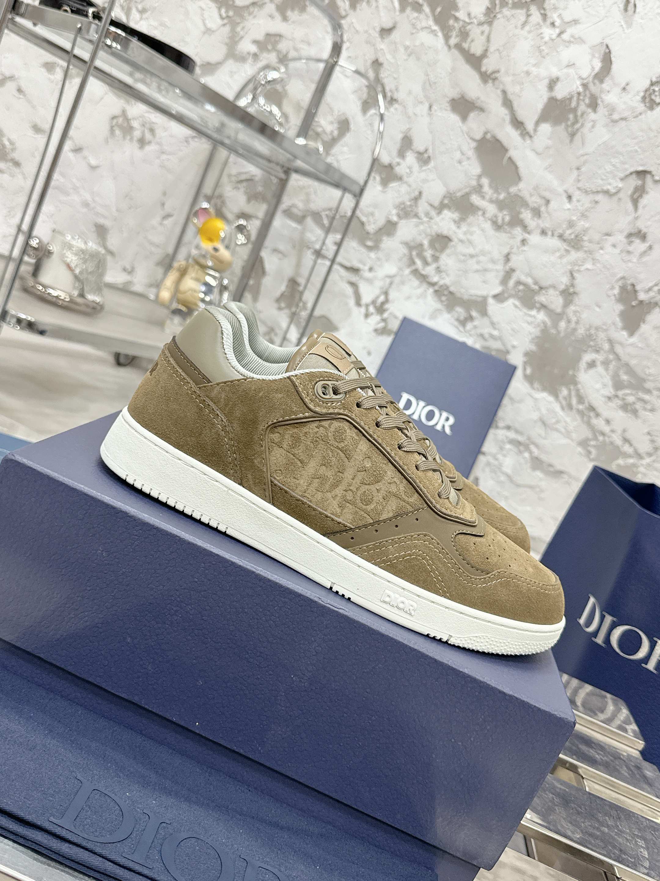 DIOR 25S B27 UPTOWN LOW-TOP SNEAKERS IN OLIVE BROWN CALFSKIN STYLE 5