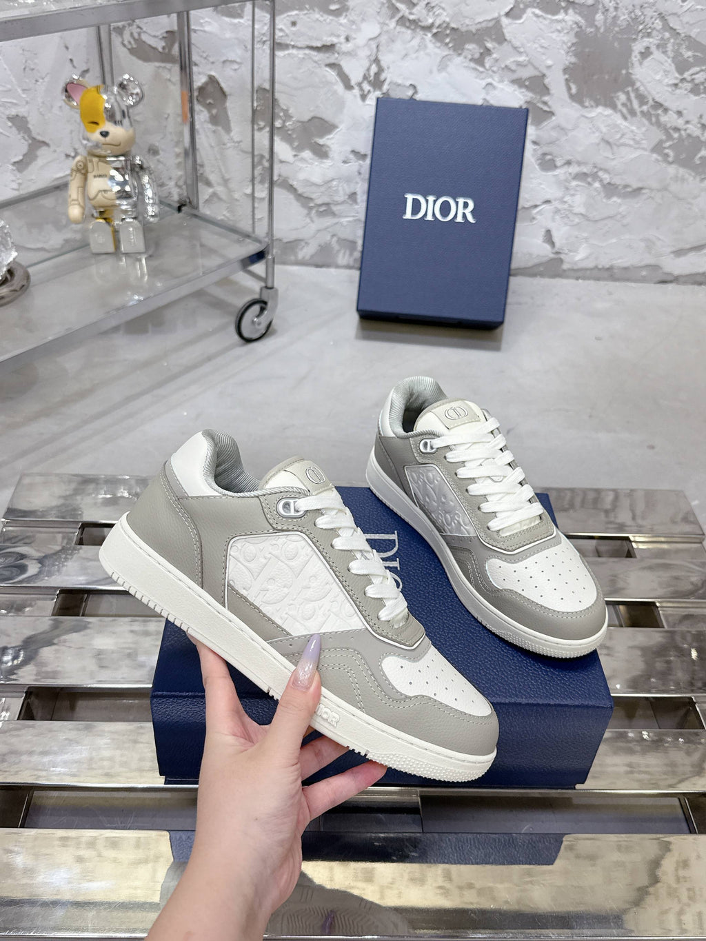 DIOR 25S B27 UPTOWN LOW-TOP SNEAKERS IN GREY MIX CREAM WHITE CALFSKIN STYLE 4