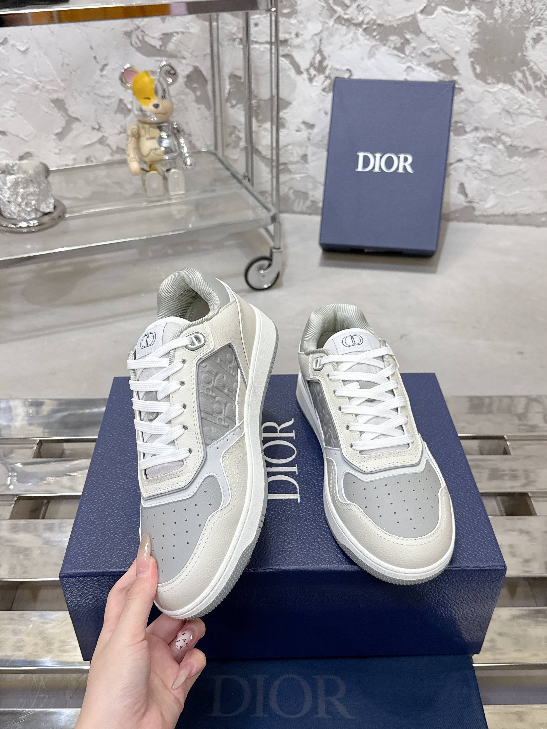 DIOR 25S B27 UPTOWN LOW-TOP SNEAKERS IN WHITE MIX GREY CALFSKIN STYLE 1