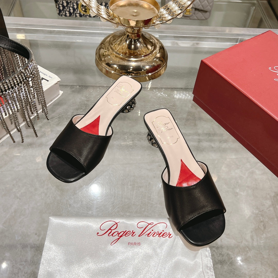 CRYSTAL HEEL MULE IN BLACK CALFSKIN