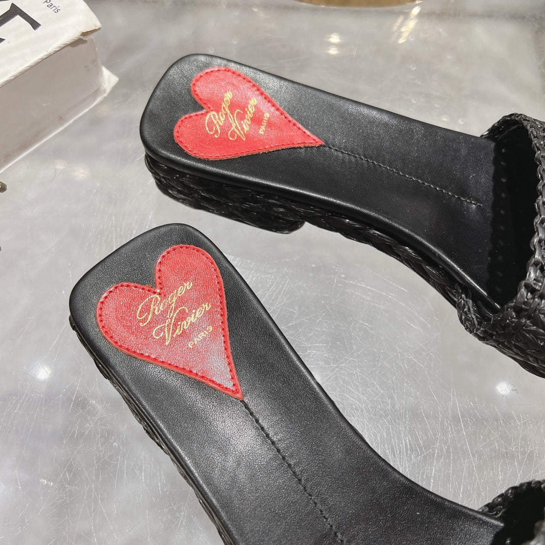 ESPADRILLES MULES IN BLACK RAFFIA