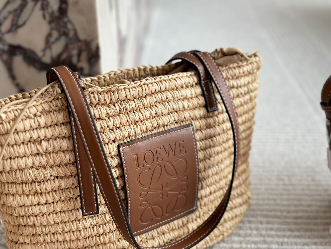 LOE 27 SUMMER WOVEN BASKET IN NATURAL RAFFIA
