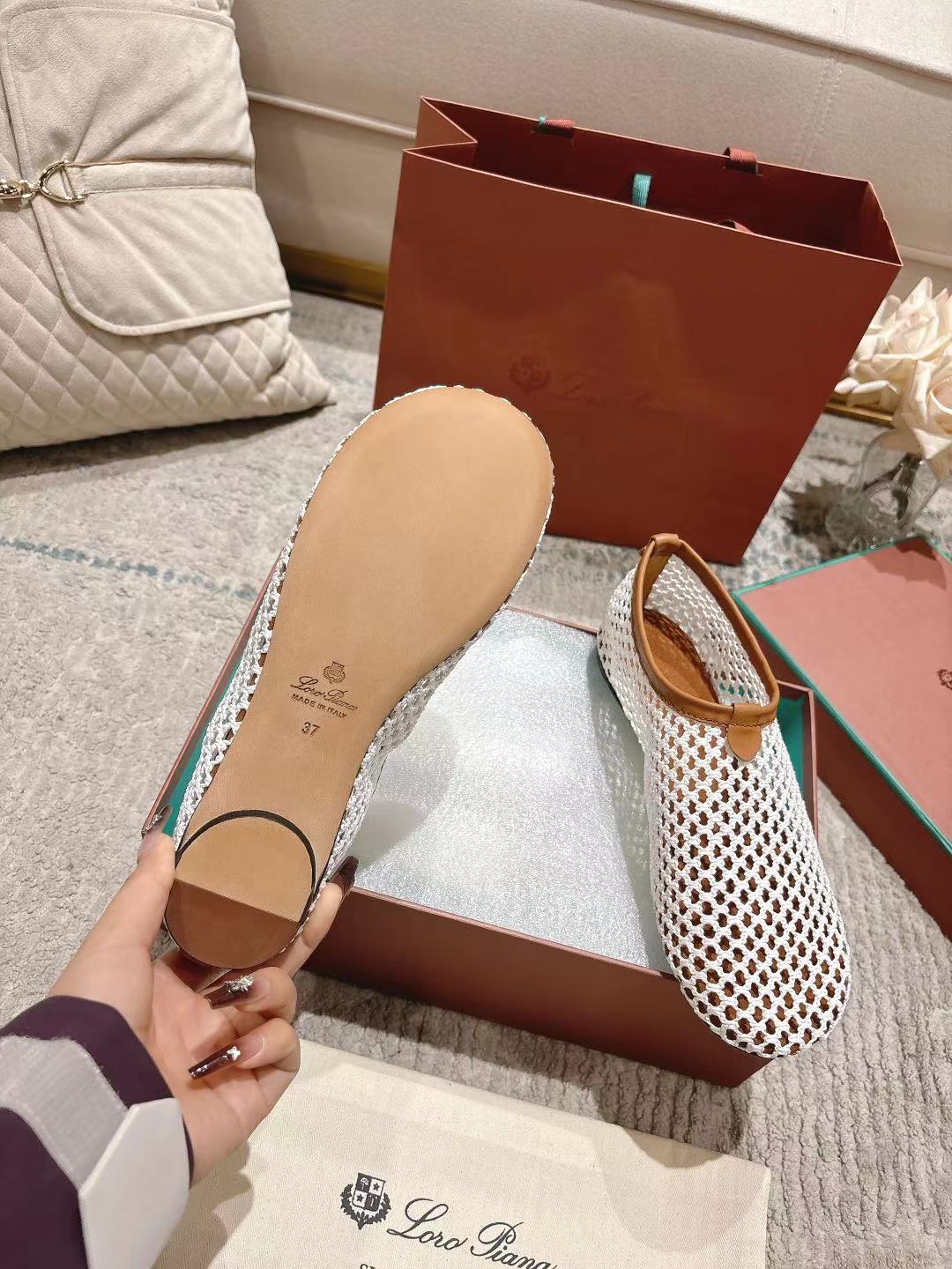 FLAT SHOES IN WHITE MESH FABRIC