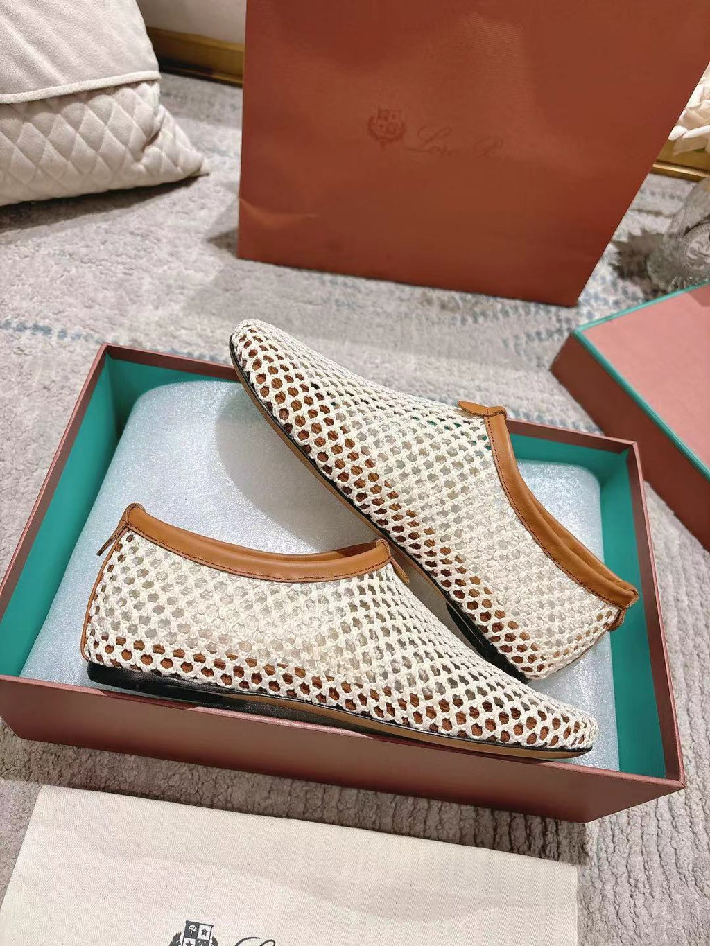 FLAT SHOES IN CREAM WHITE MESH FABRIC