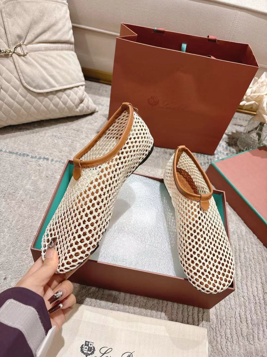 FLAT SHOES IN CREAM WHITE MESH FABRIC