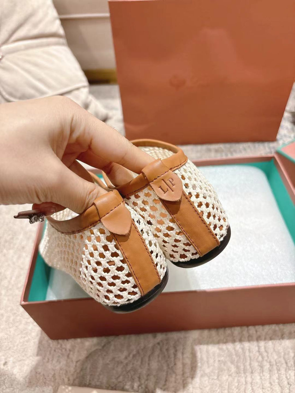 FLAT SHOES IN CREAM WHITE MESH FABRIC