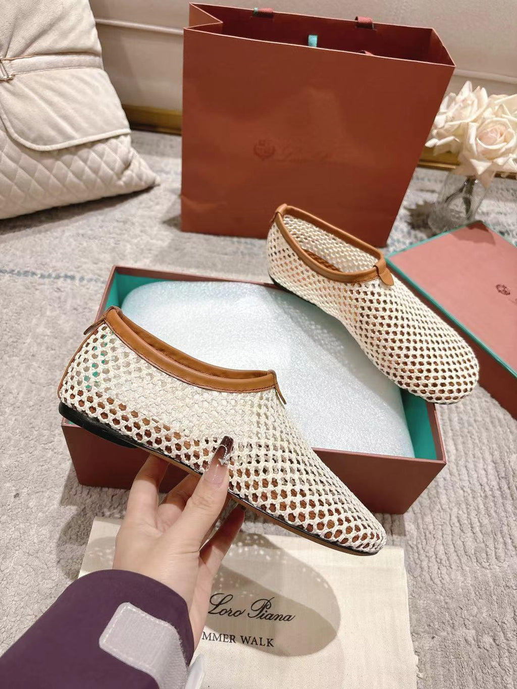 FLAT SHOES IN CREAM WHITE MESH FABRIC