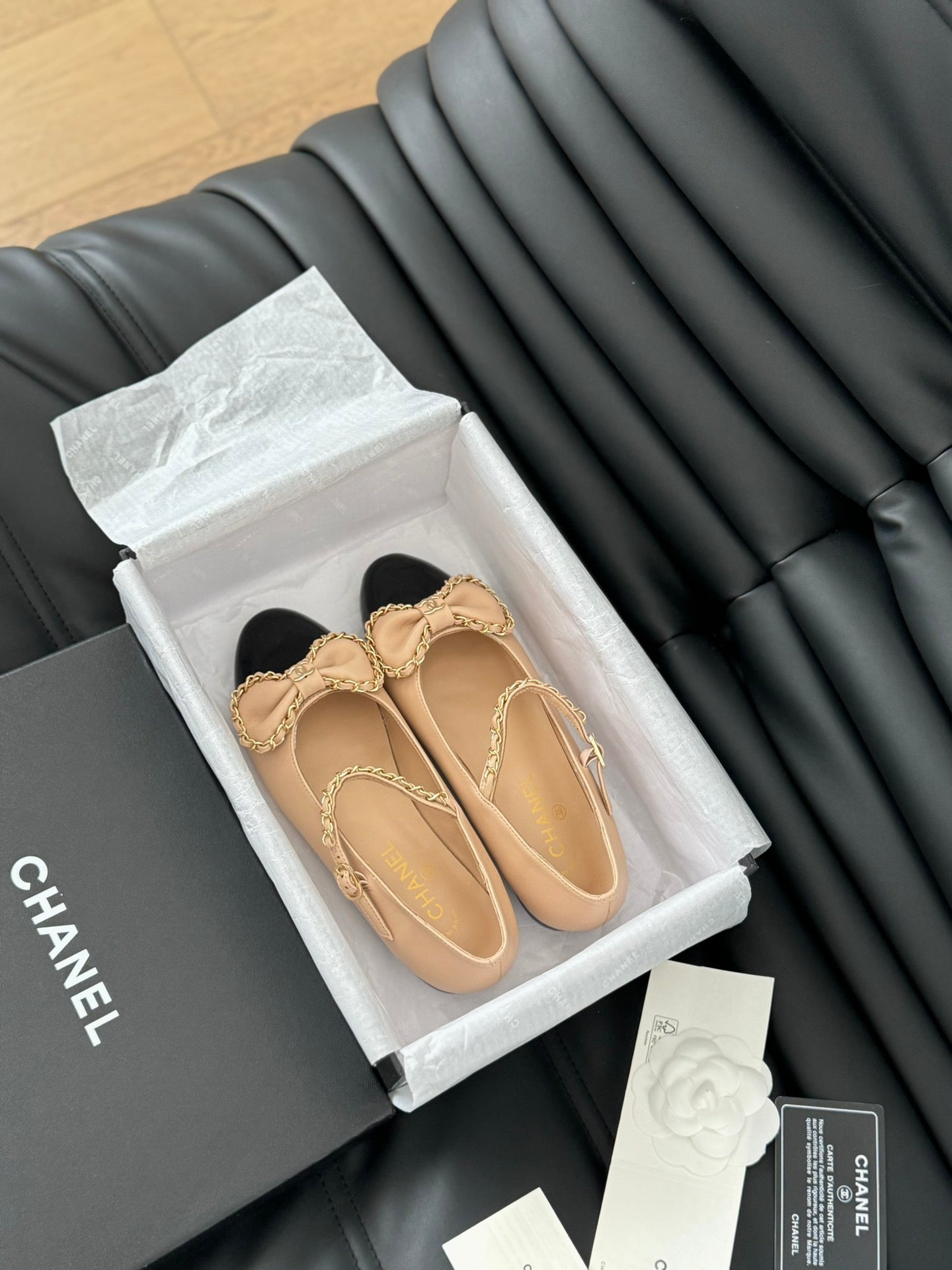 CC BALLET FLATS IN SEPIA BEIGE LAMBSKIN WITH GOLD HARDWARE