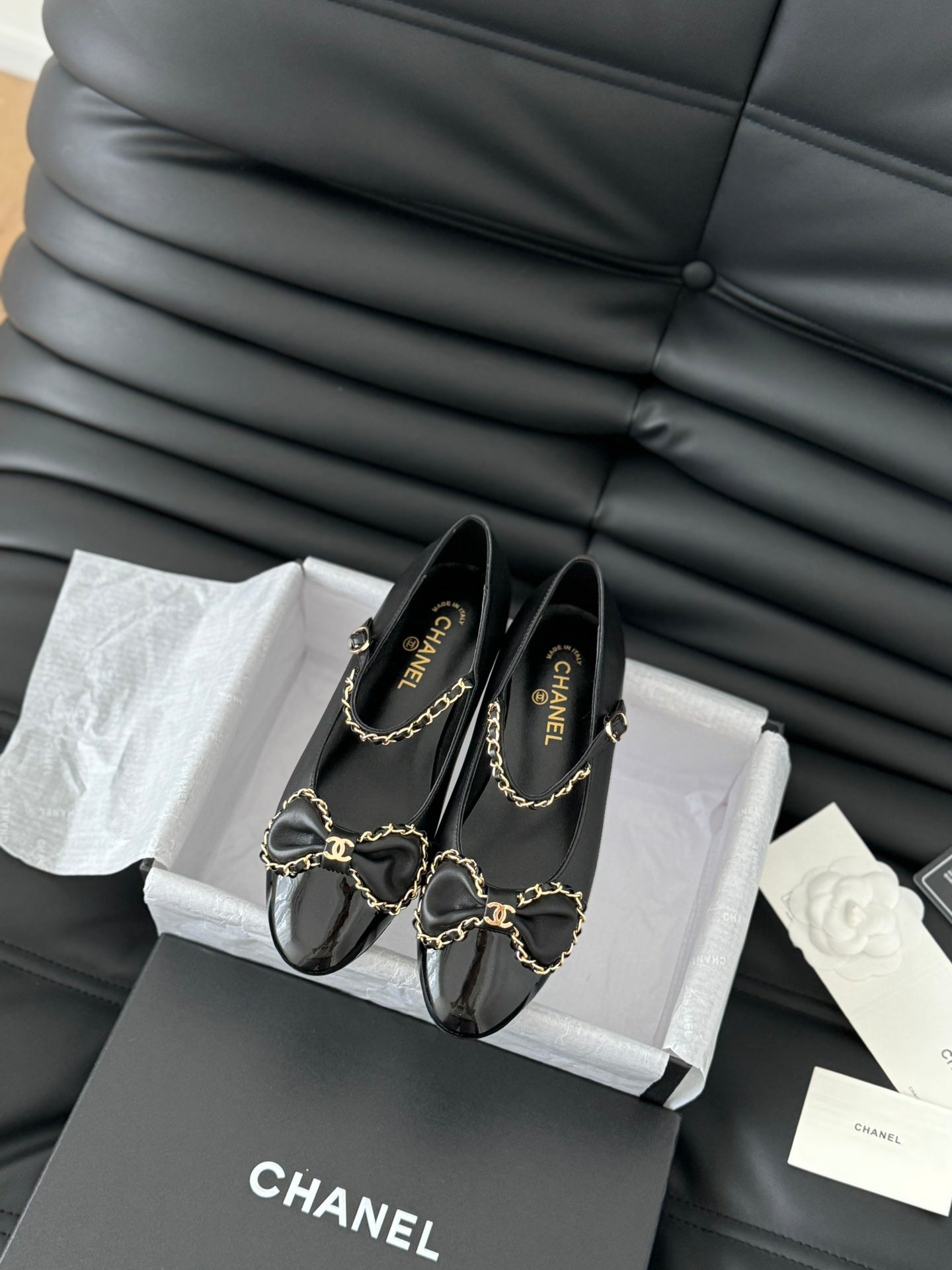 CC BALLET FLATS IN BLACK LAMBSKIN WITH GOLD HARDWARE
