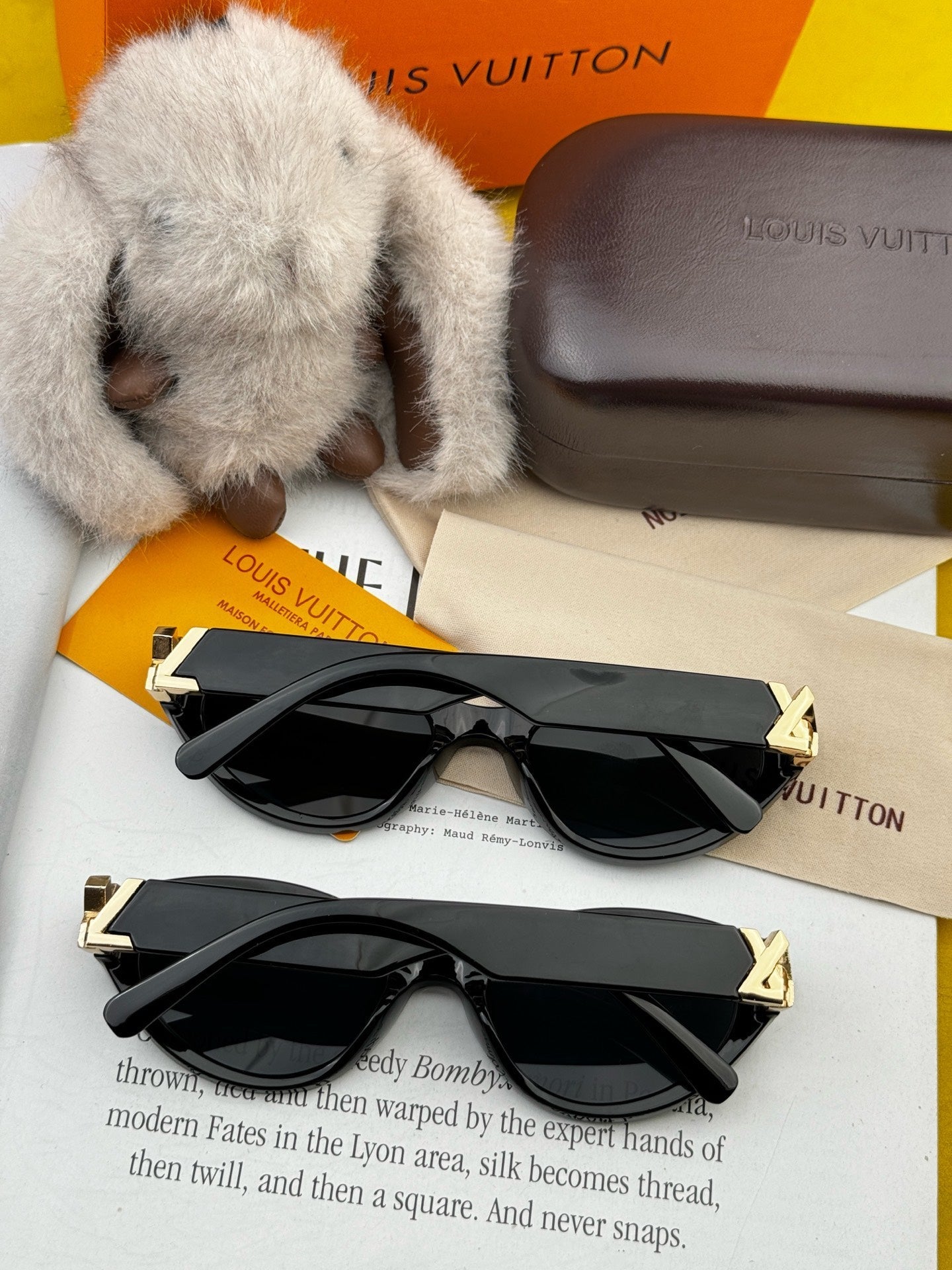 CAT EYE SUNGLASSES L35801 IN BLACK ACETATE