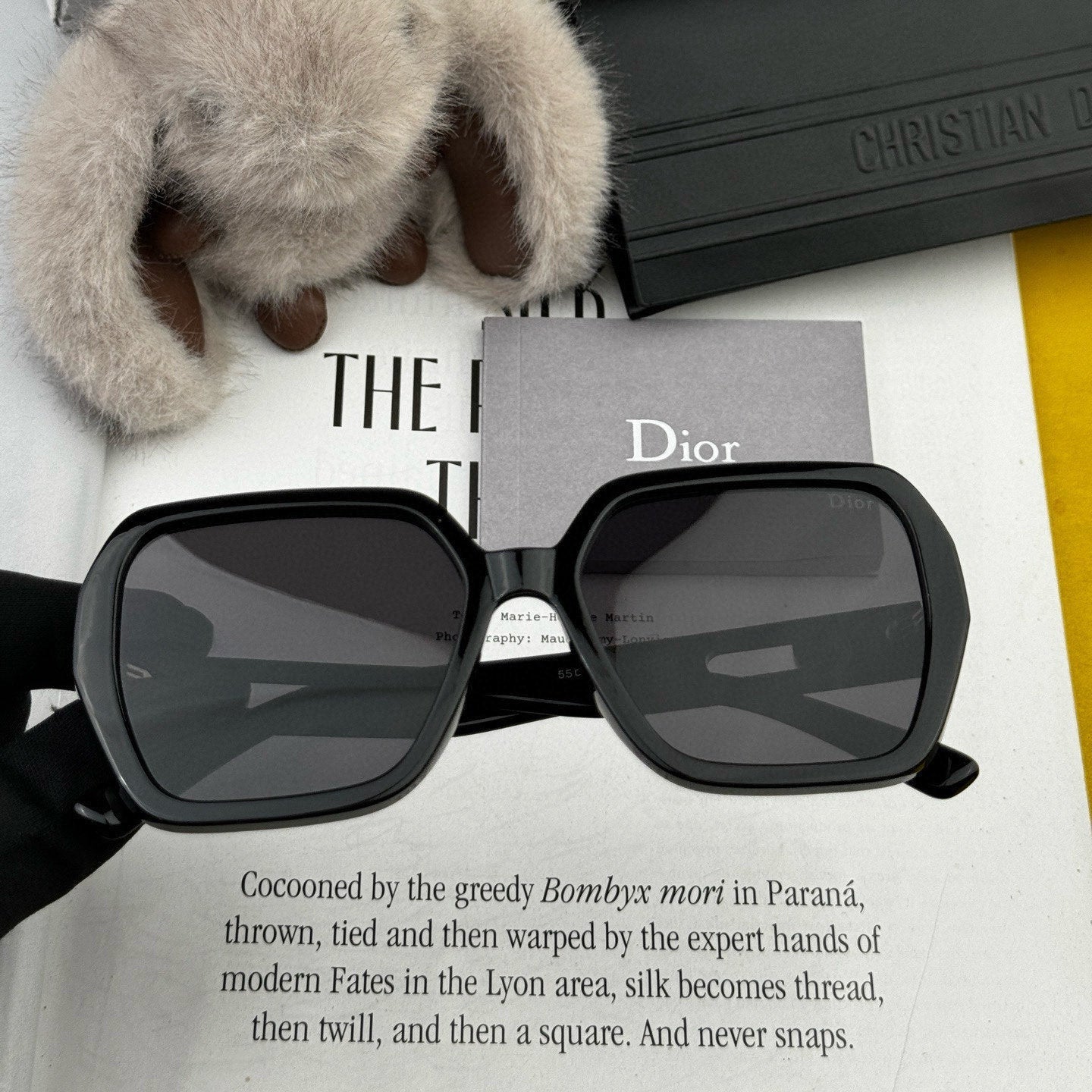 MONTAIGNE SUNGLASS CD2512 IN ACETATE