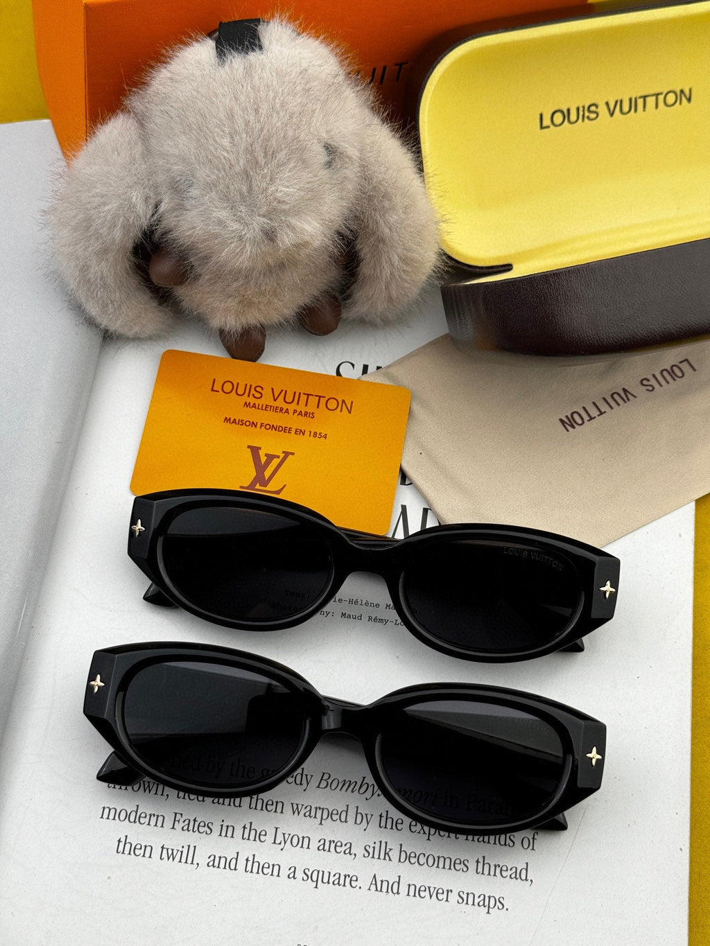 CAT EYE SUNGLASSES L1335 IN BLACK ACETATE