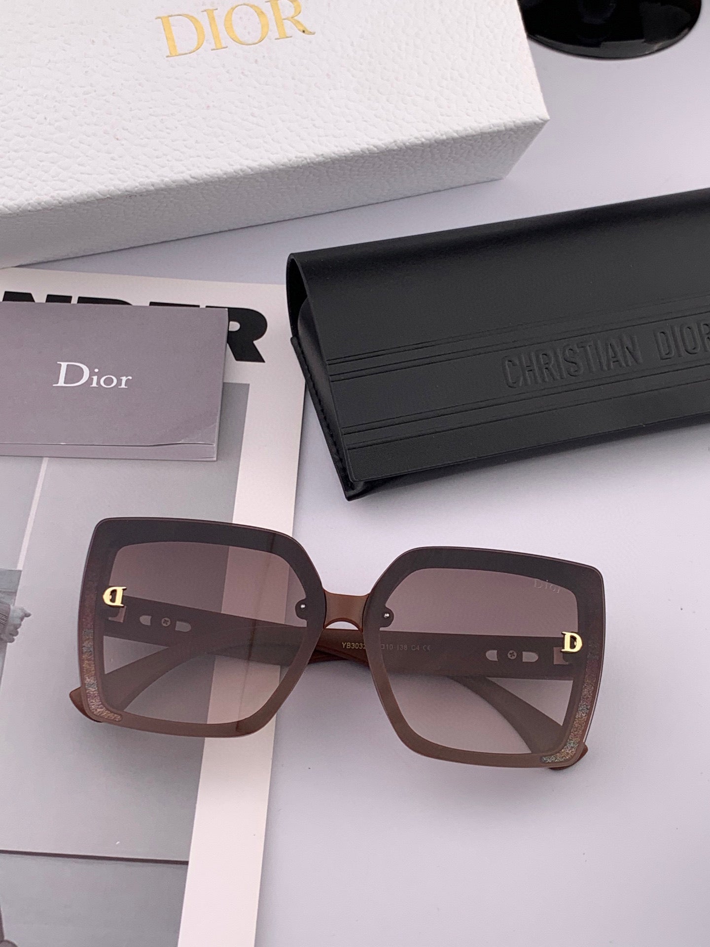 MONTAIGNE SUNGLASS D2302 IN ACETATE EMBOSSED LOGO