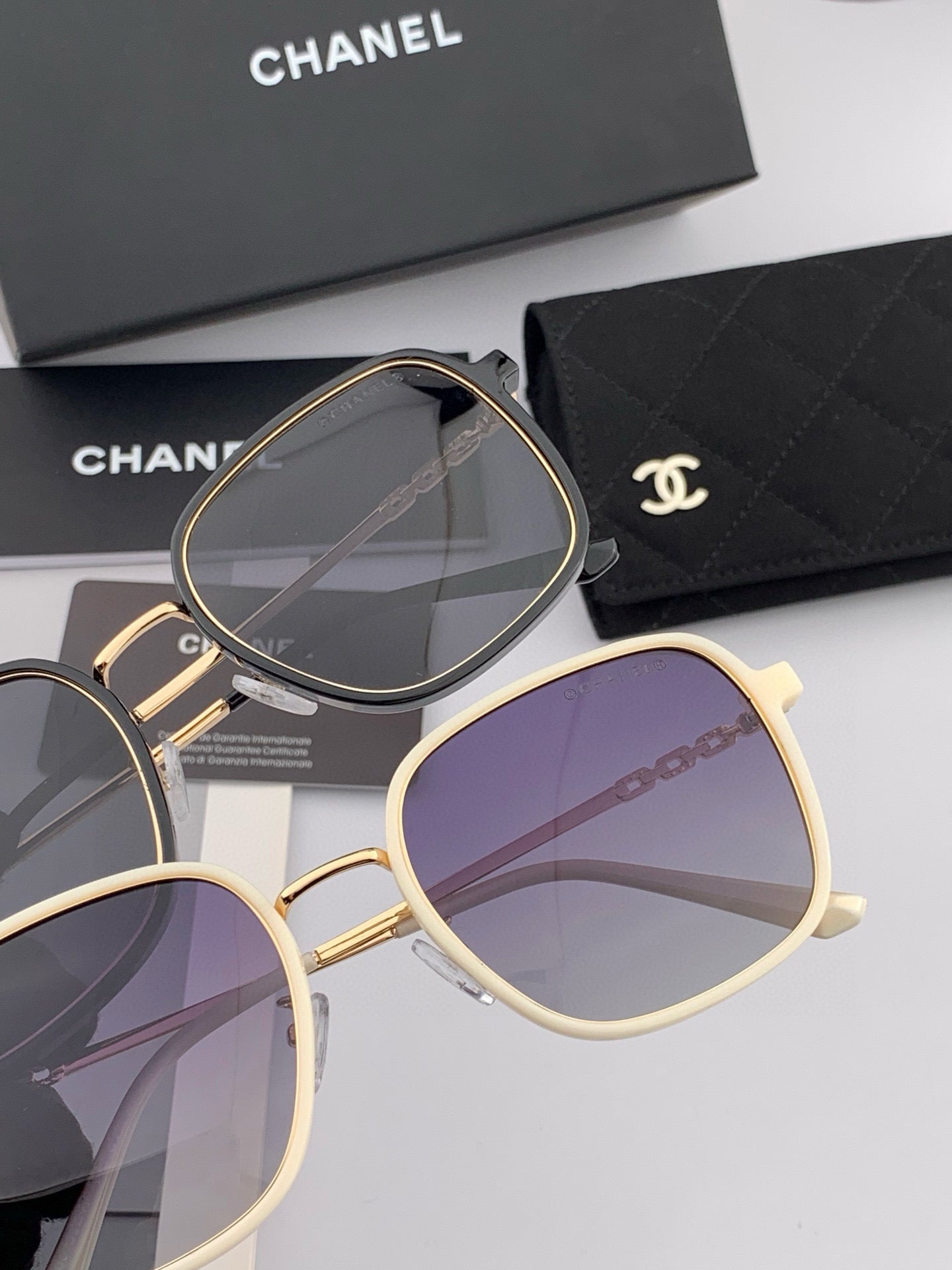 SQUARE SUNGLASSES CH0826 IN METAL