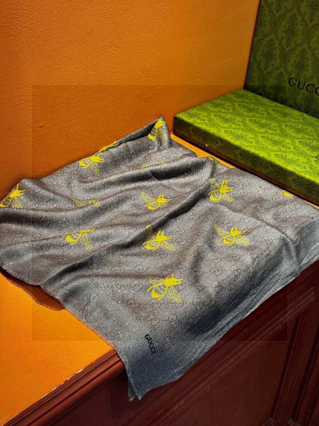 GUCCI 25S SCARF 200 IN CASHMERE SILK 692966