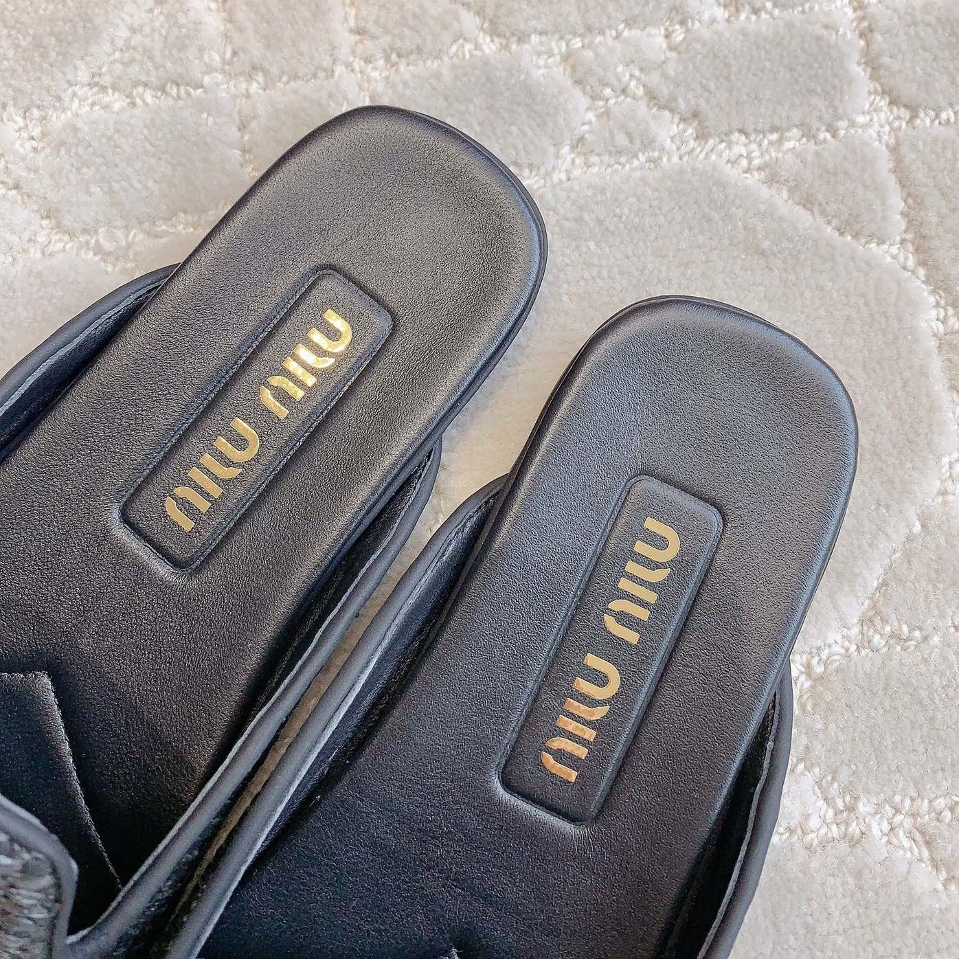 MULES SLIPPERS BLACK STRAW WOVEN