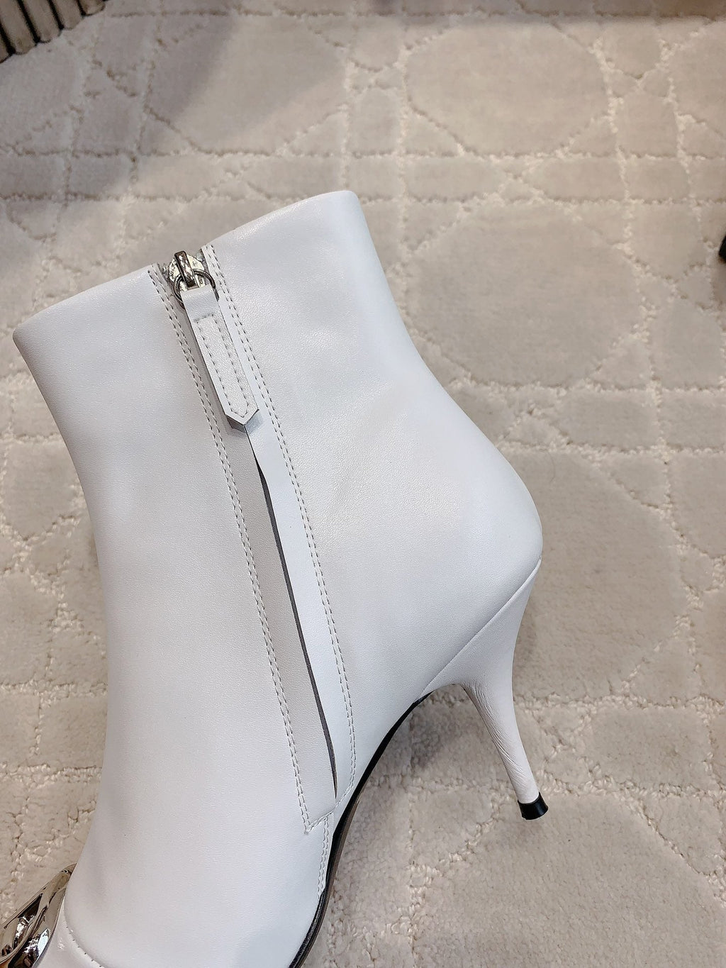 POINTED-TOE HIGH HEEL BOOTS IN WHITE SMOOTH LAMBSKIN