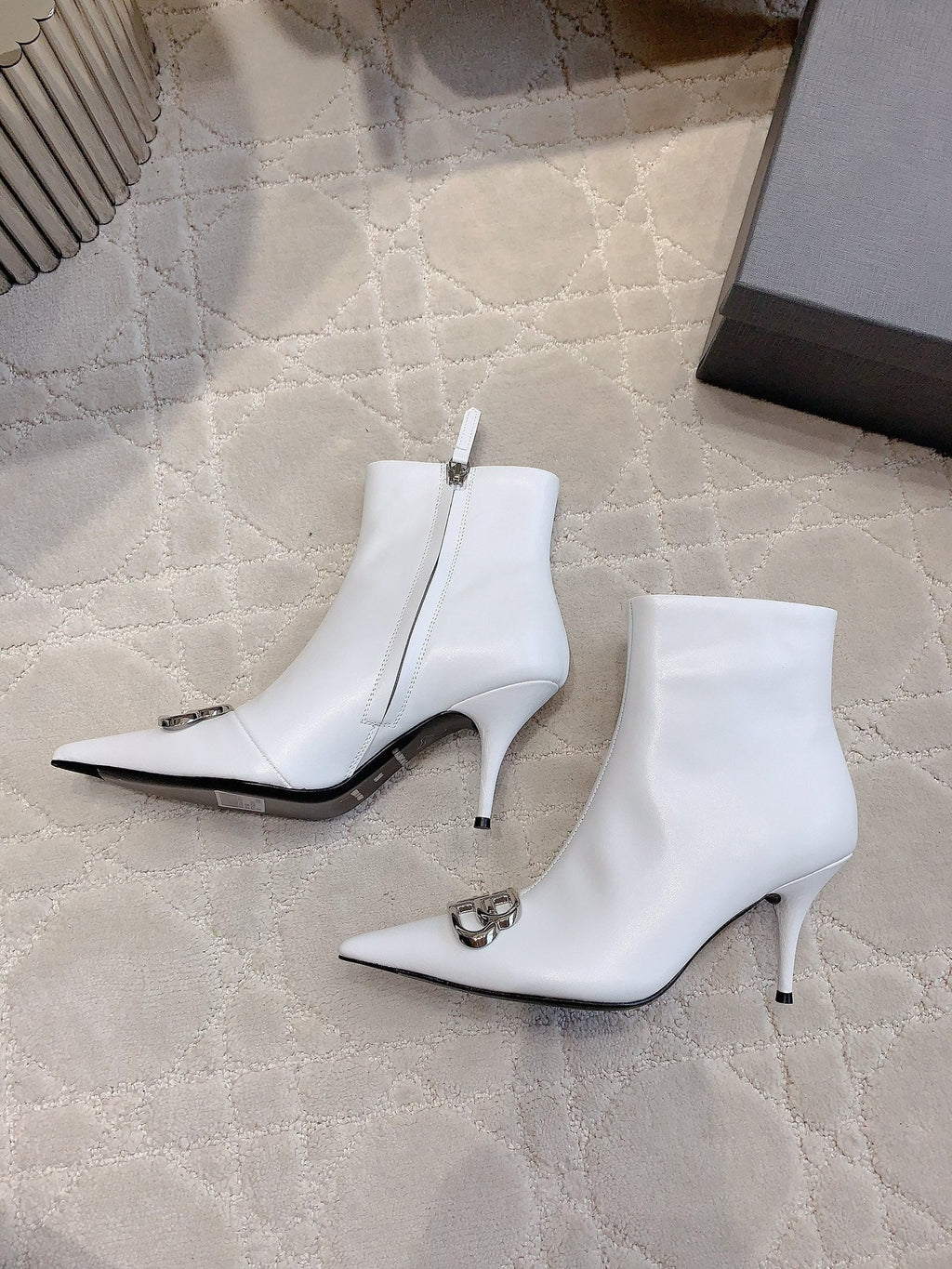 POINTED-TOE HIGH HEEL BOOTS IN WHITE SMOOTH LAMBSKIN