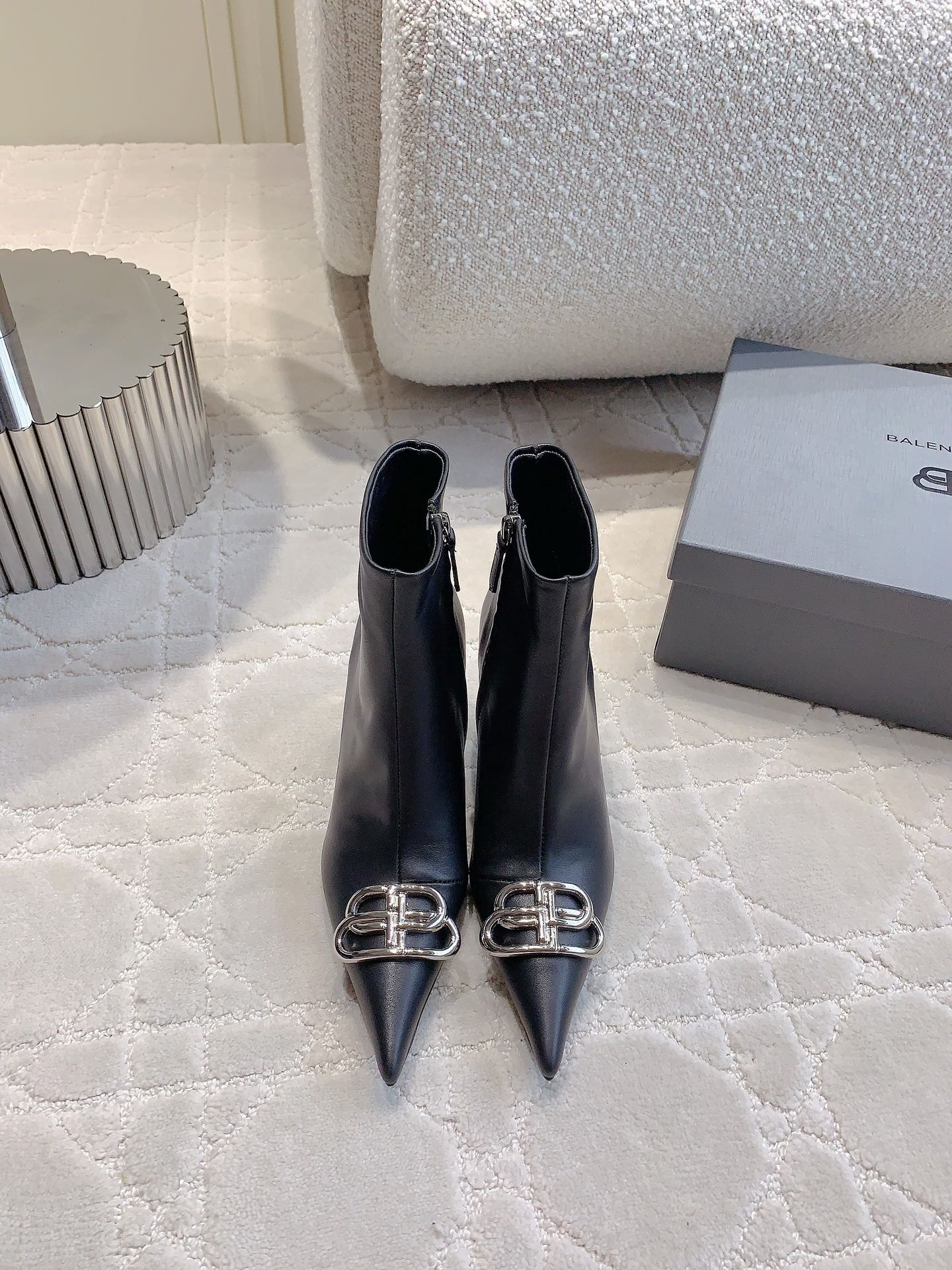 POINTED-TOE HIGH HEEL BOOTS IN BLACK SMOOTH LAMBSKIN