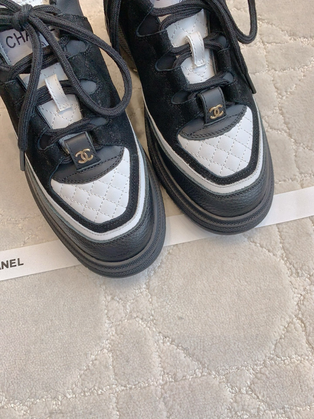 CHANEL 25S TRAINERS 40MM IN BLACK AND WHITE CALFSKIN AND SUEDE