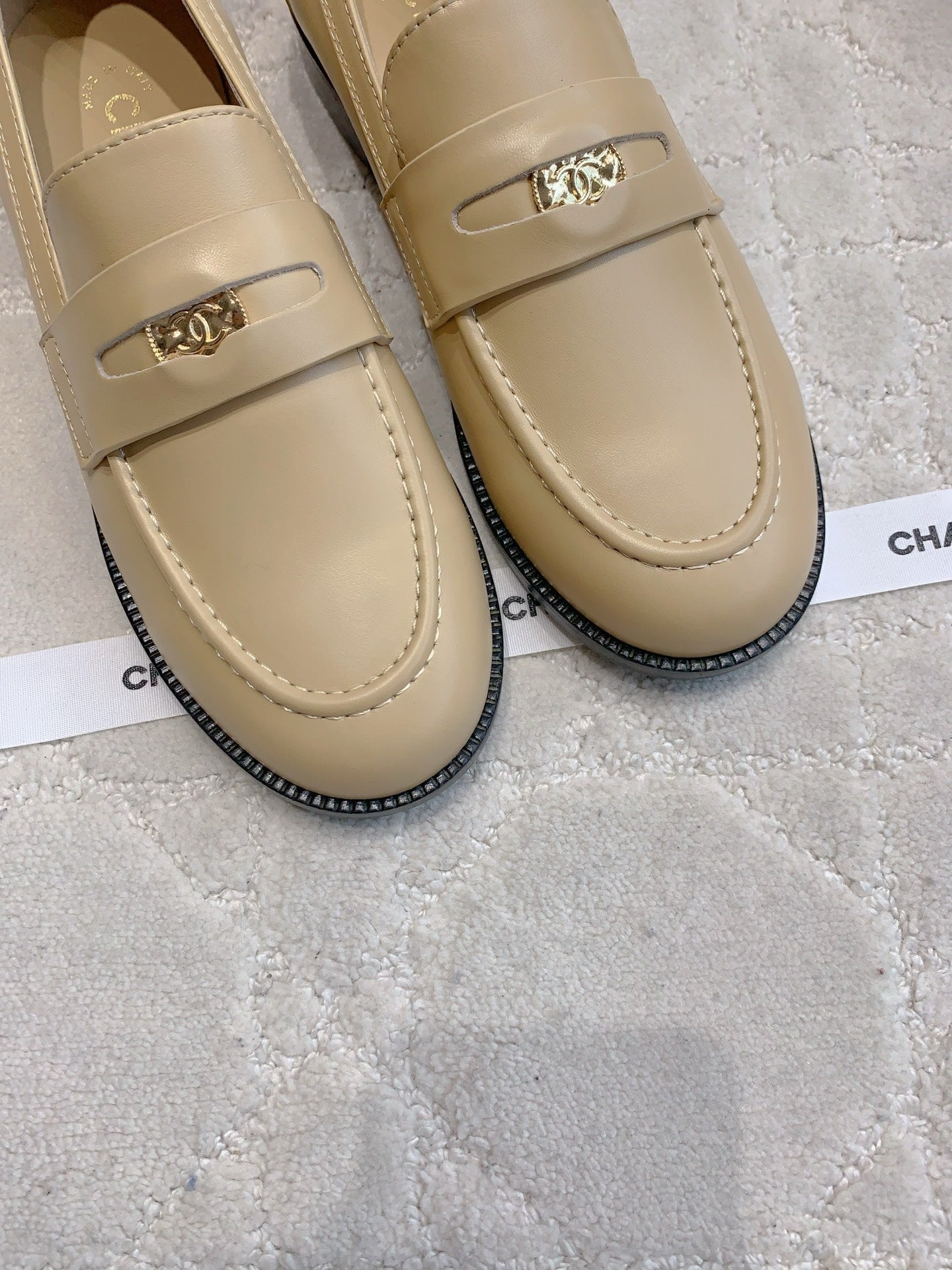 CHANEL 25S MOCCASINS IN BEIGE CALFSKIN GOLD HARDWARE
