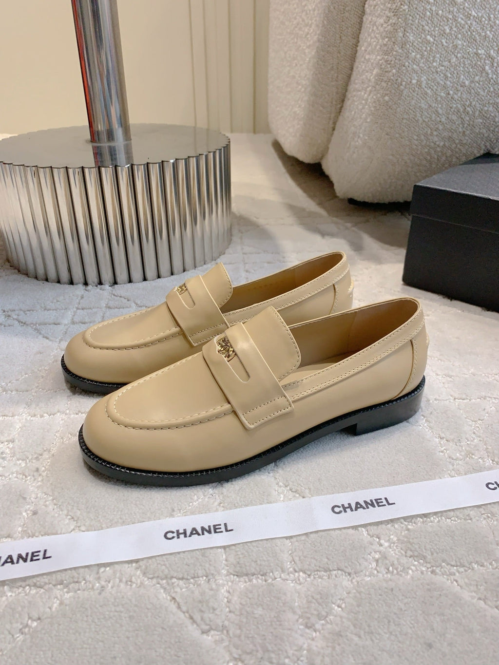 CHANEL 25S MOCCASINS IN BEIGE CALFSKIN GOLD HARDWARE