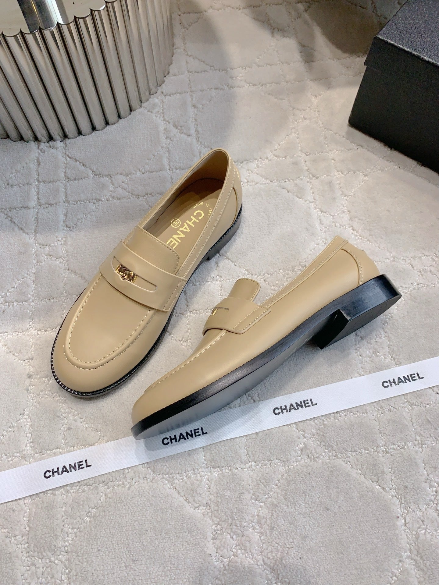 CHANEL 25S MOCCASINS IN BEIGE CALFSKIN GOLD HARDWARE