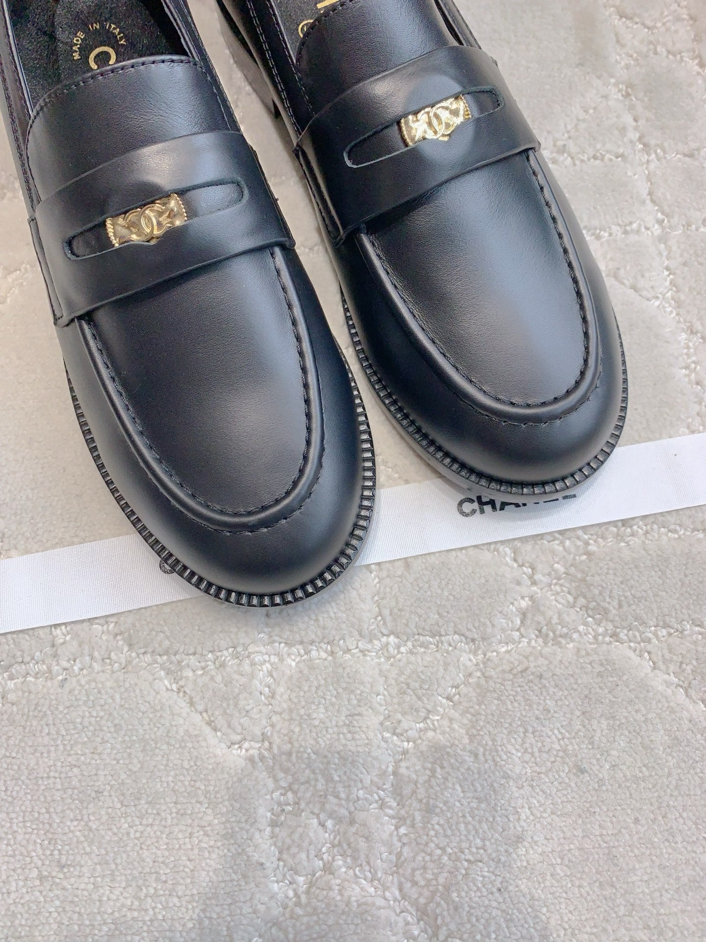CHANEL 25S MOCCASINS IN BLACK CALFSKIN GOLD HARDWARE