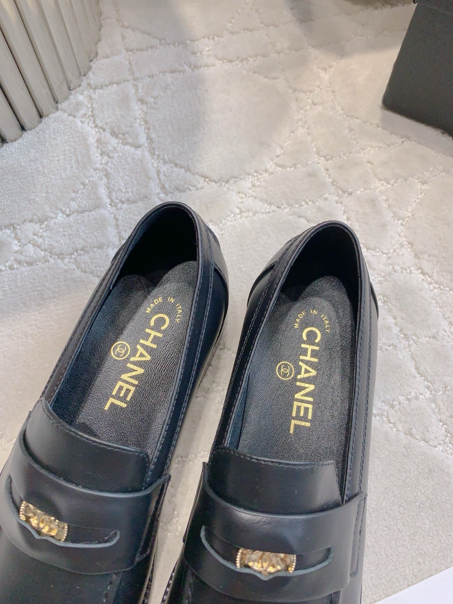 CHANEL 25S MOCCASINS IN BLACK CALFSKIN GOLD HARDWARE
