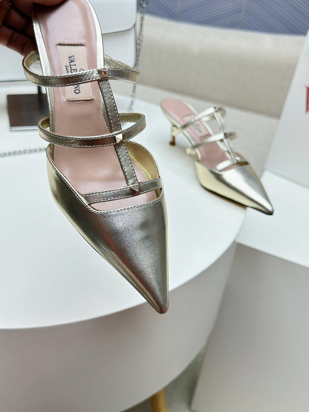 ROCKSTUD WISPY GOLD CALFSKIN MULE 60MM