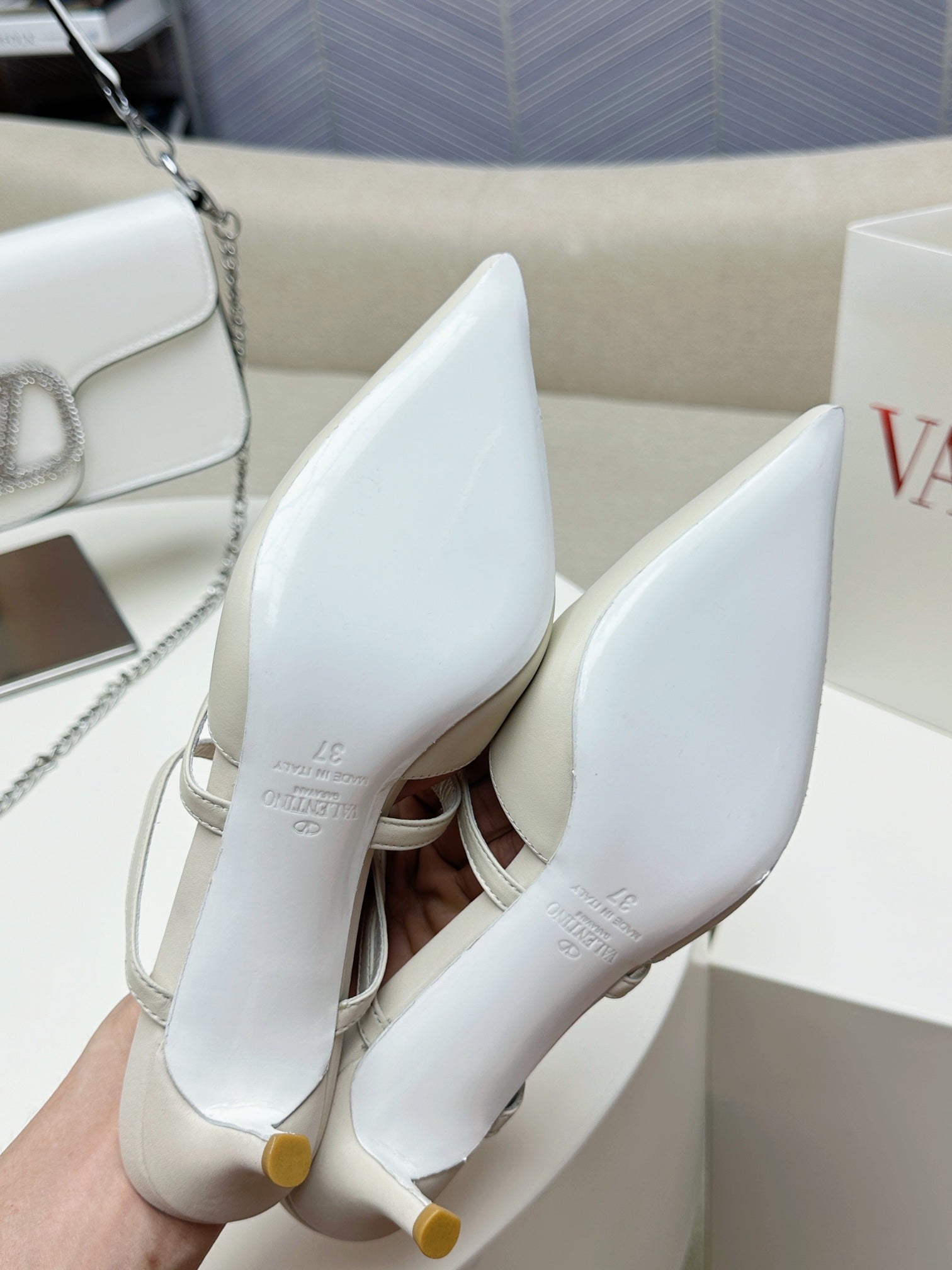 ROCKSTUD WISPY WHITE CALFSKIN MULE 60MM