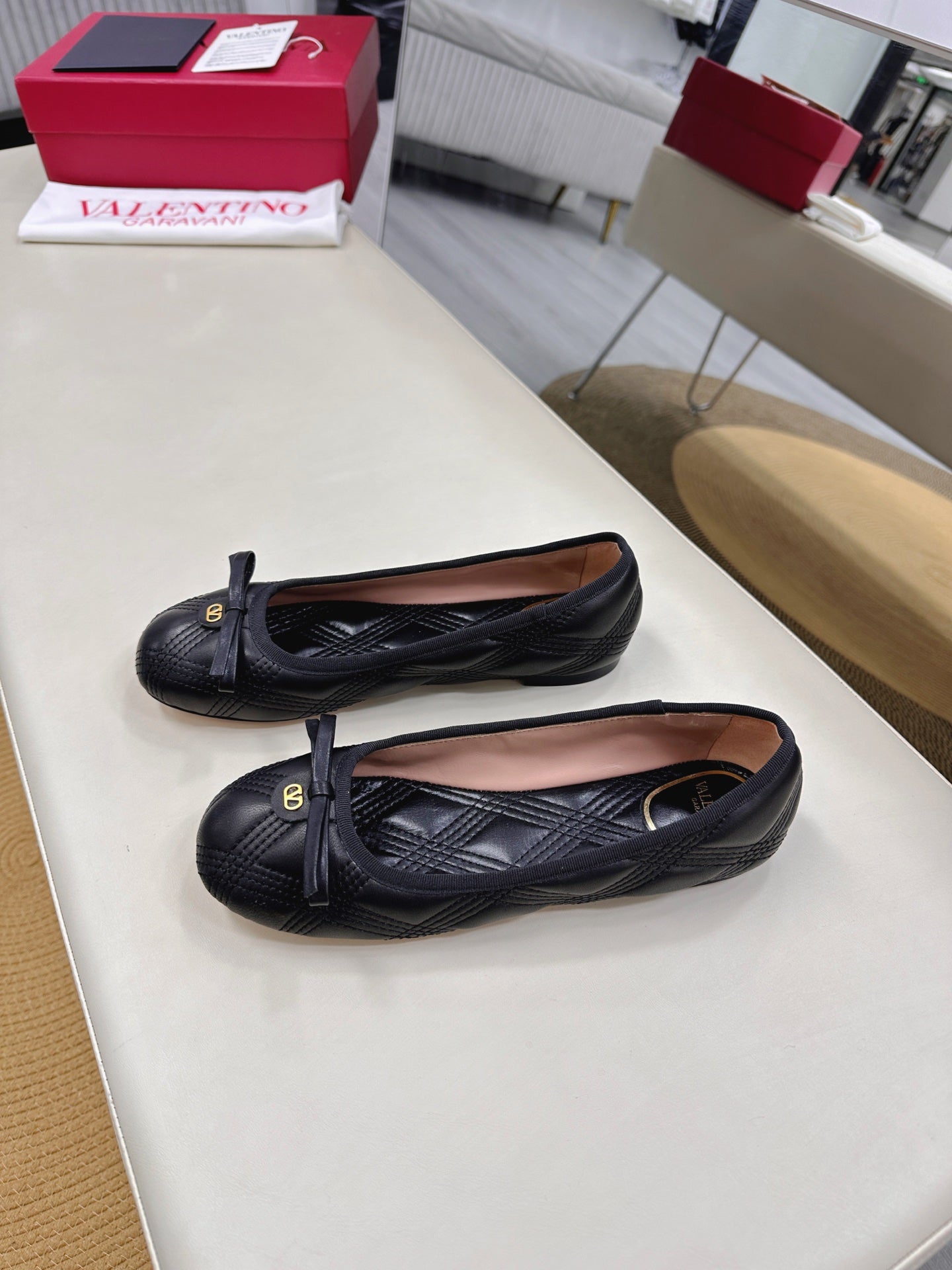 VLTN CLASSIC BALLET FLATS 25S IN BLACK CALFSKIN WITH BOW