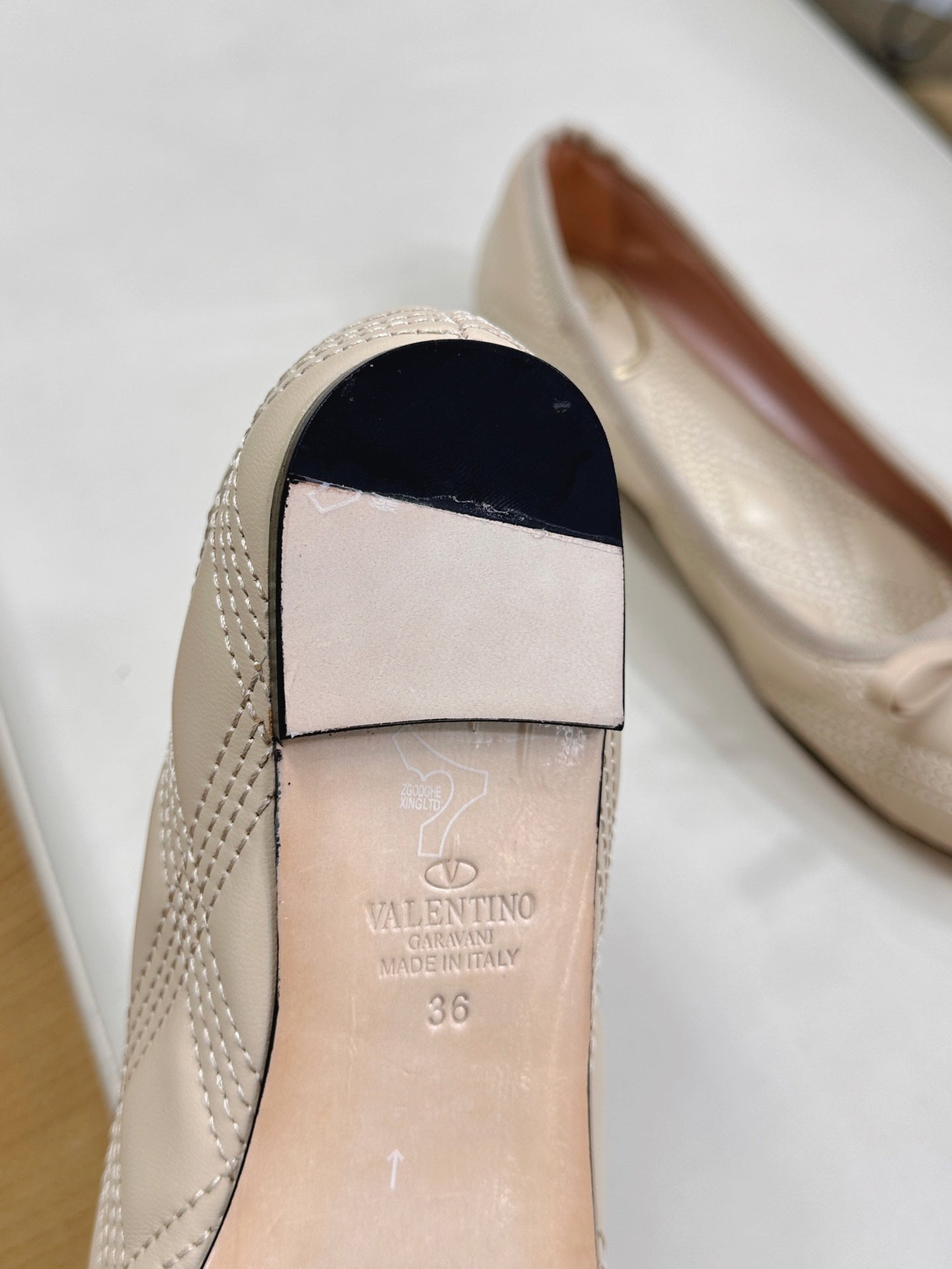 VLTN CLASSIC BALLET FLATS 25S IN LIGHT BEIGE CALFSKIN WITH BOW