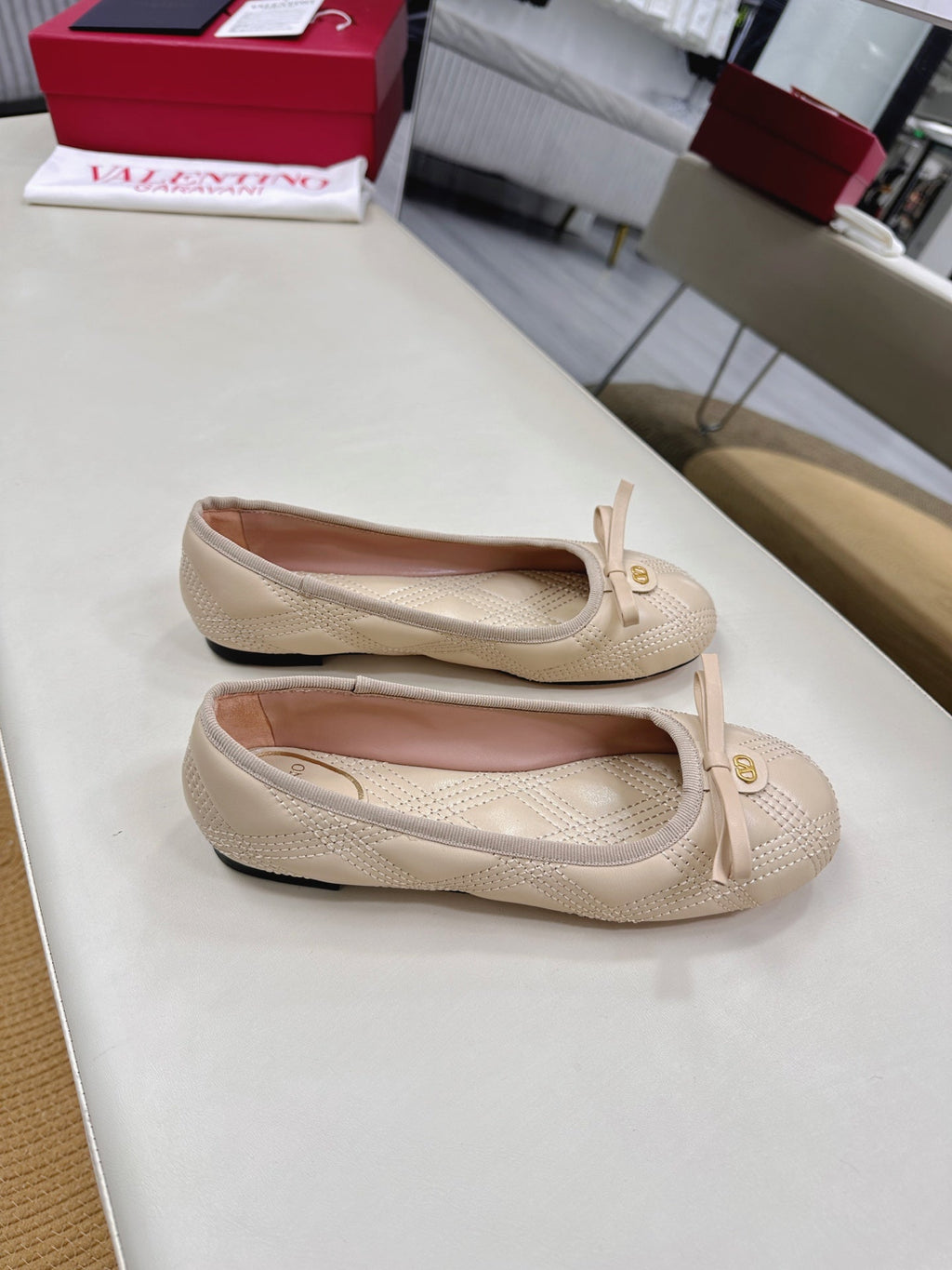 VLTN CLASSIC BALLET FLATS 25S IN LIGHT BEIGE CALFSKIN WITH BOW