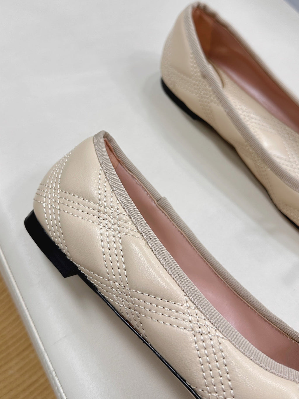 VLTN CLASSIC BALLET FLATS 25S IN LIGHT BEIGE CALFSKIN WITH BOW