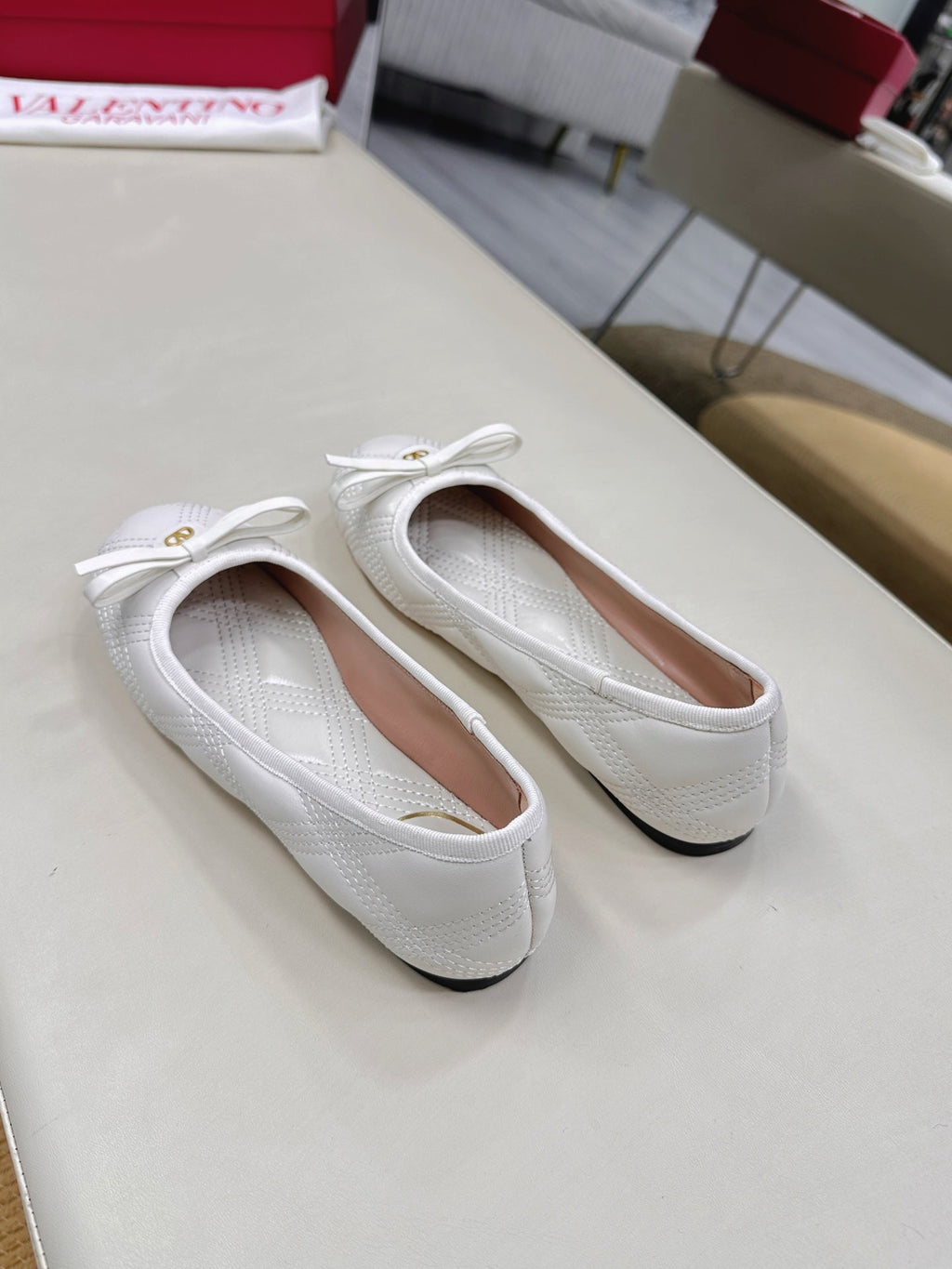 VLTN CLASSIC BALLET FLATS 25S IN WHITE CALFSKIN WITH BOW