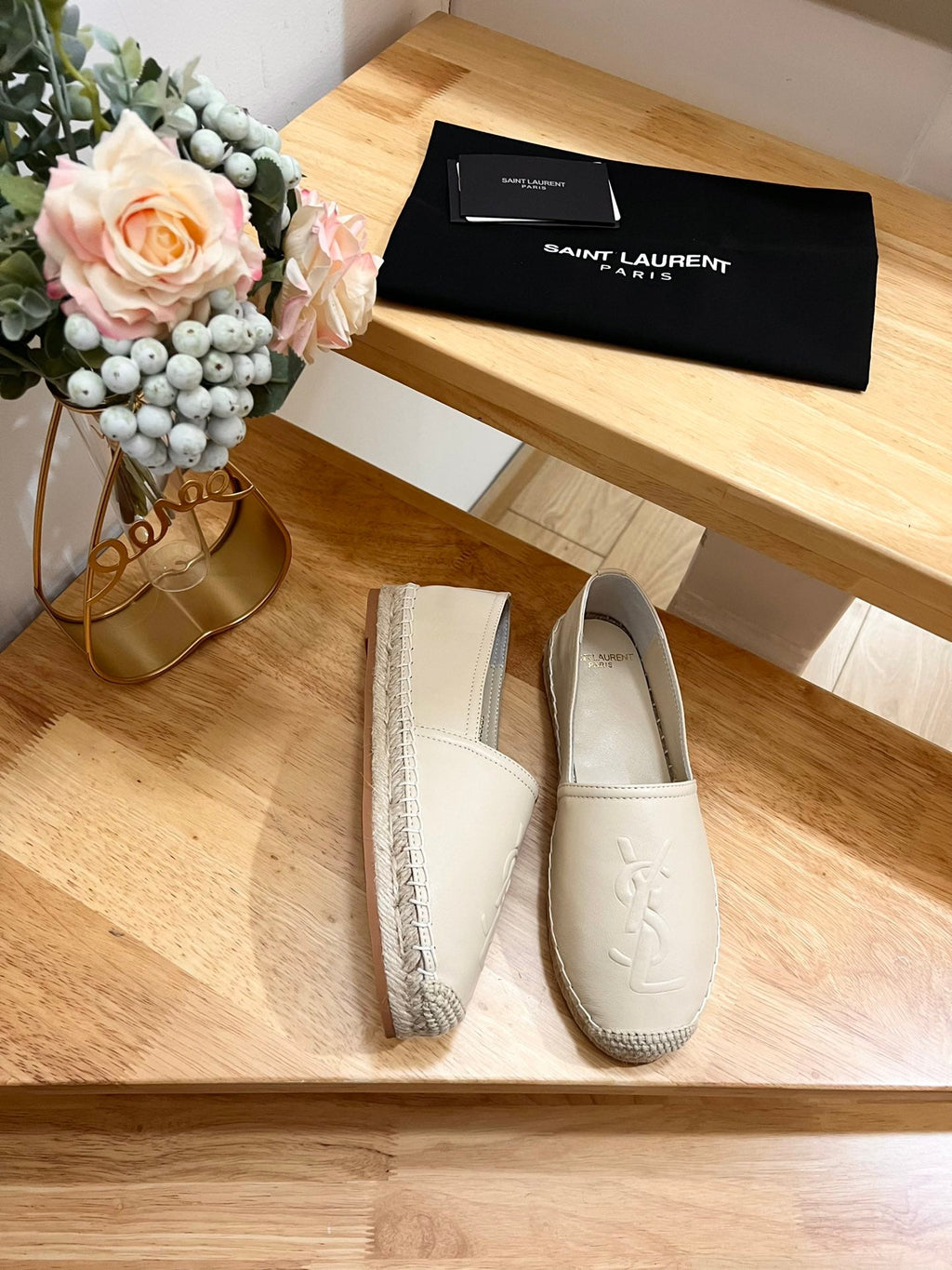 SL YVES EMBOSSED LOGO SLIP ON CREAMY WHITE CALFSKIN