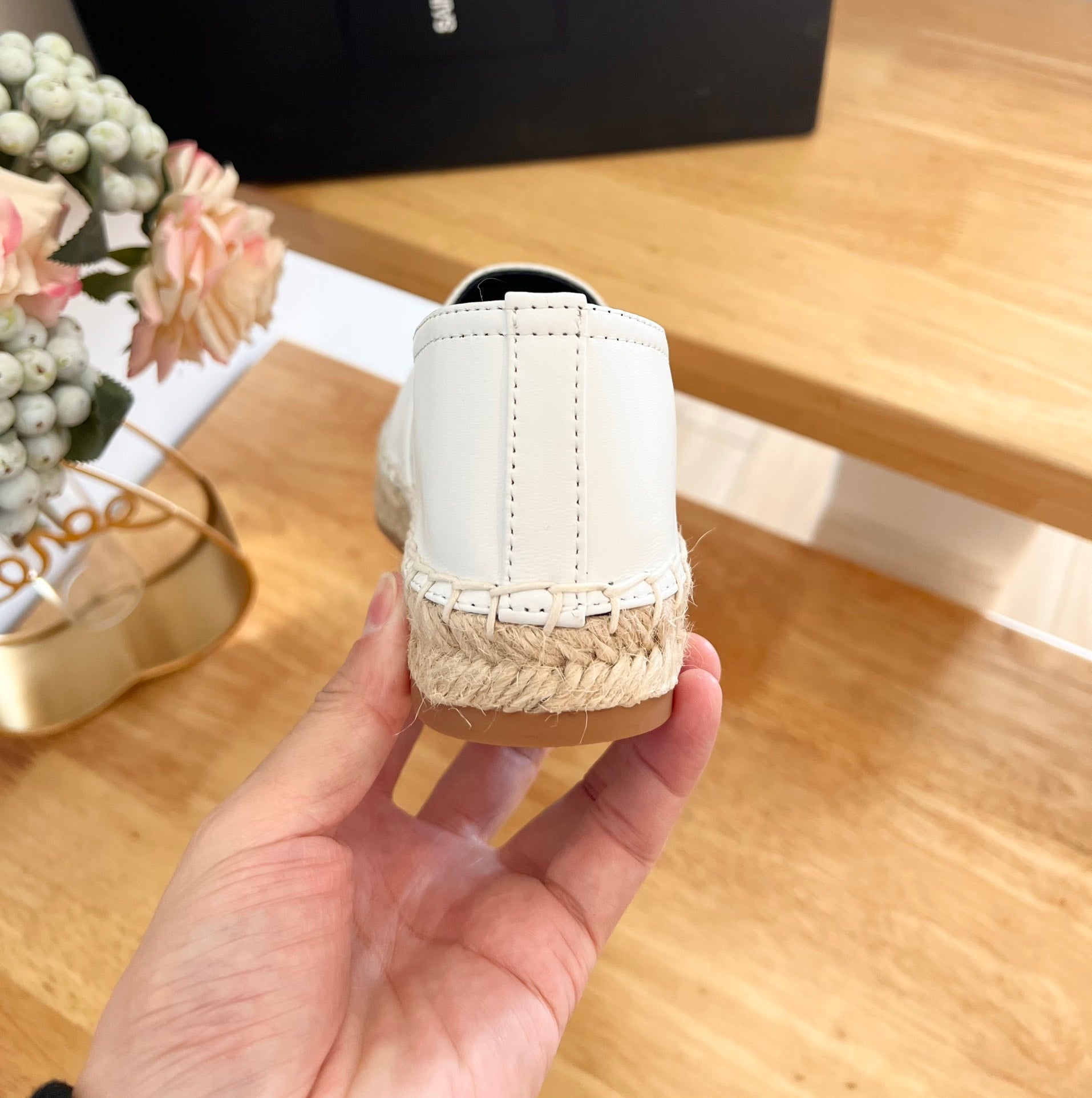 SL YVES EMBOSSED LOGO SLIP ON WHITE AND BLACK CALFSKIN