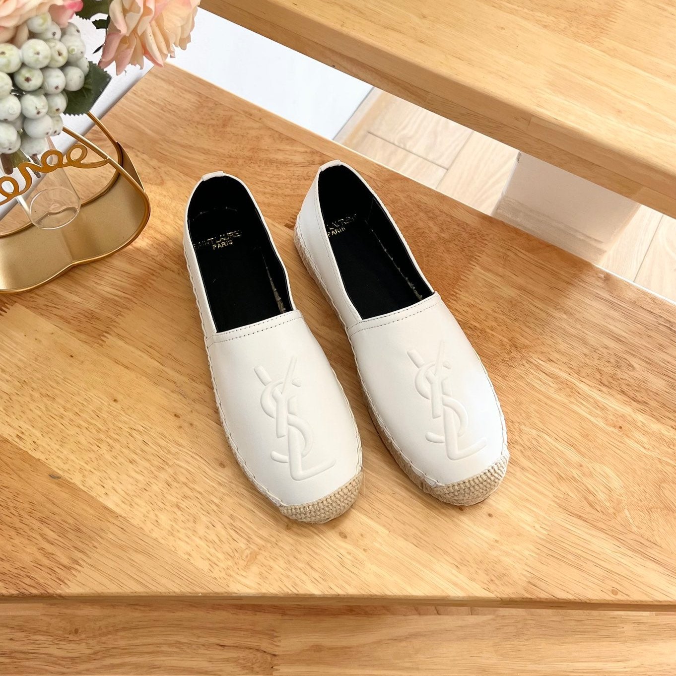 SL YVES EMBOSSED LOGO SLIP ON WHITE AND BLACK CALFSKIN