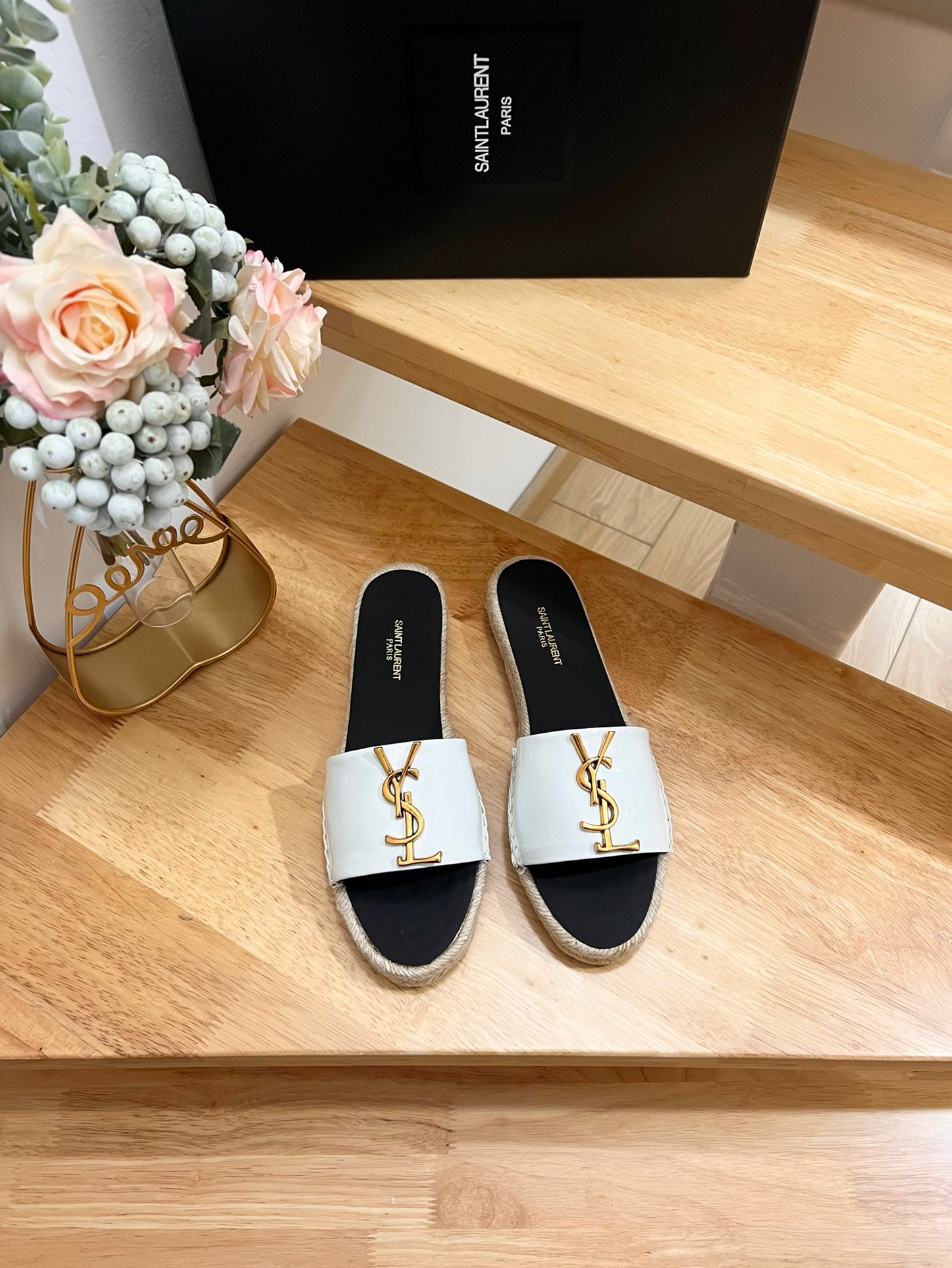 SL YVES LOGO SLIPPER BLACK AND WHITE CALFSKIN