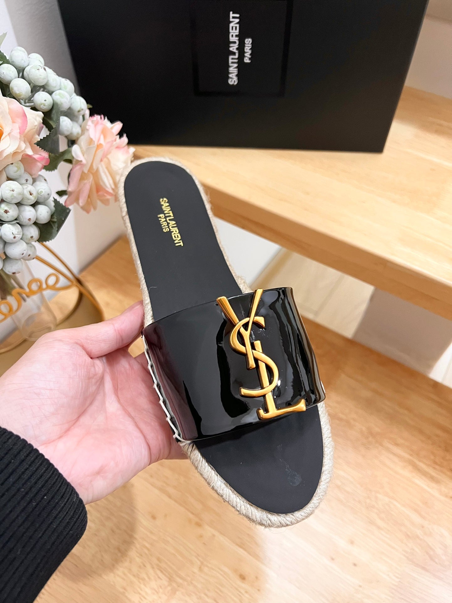 SL YVES LOGO SLIPPER BLACK CALFSKIN