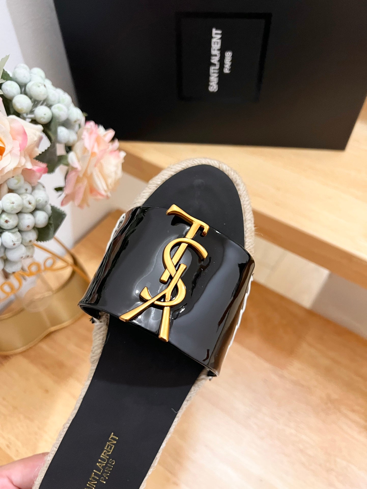 SL YVES LOGO SLIPPER BLACK CALFSKIN