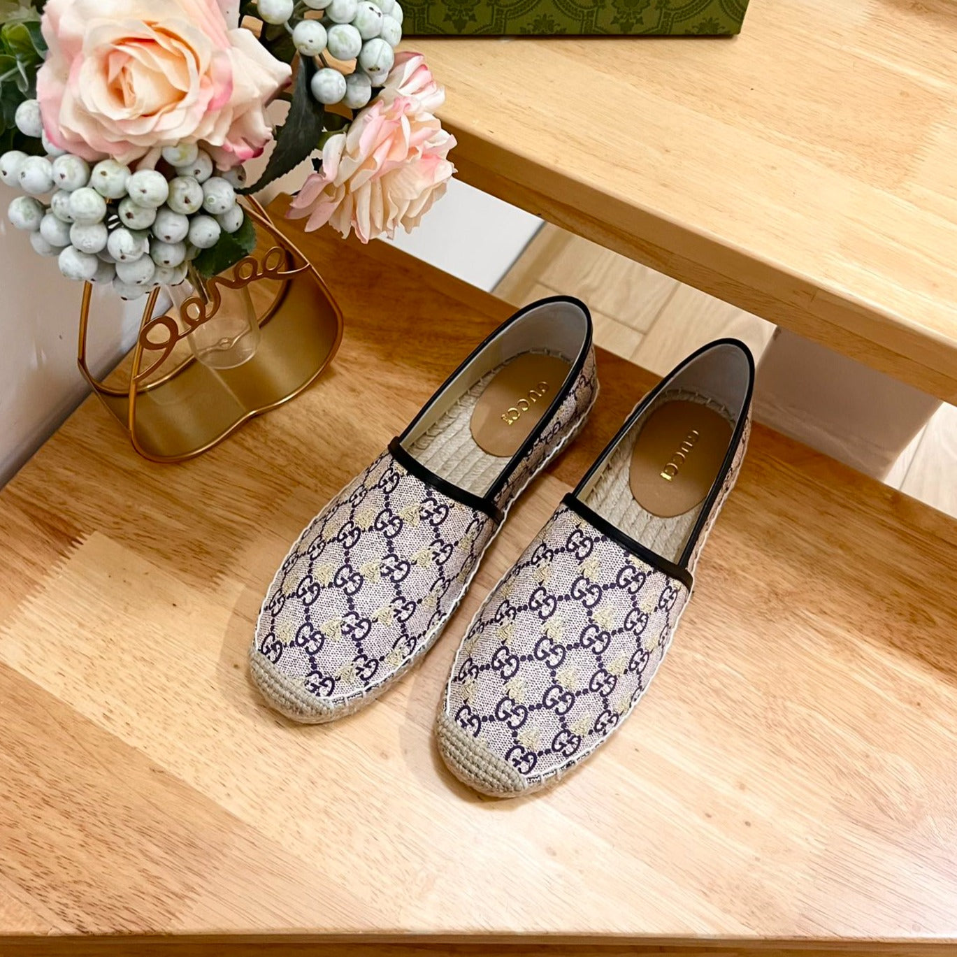 GG  Supreme Flat Shoes White Caro